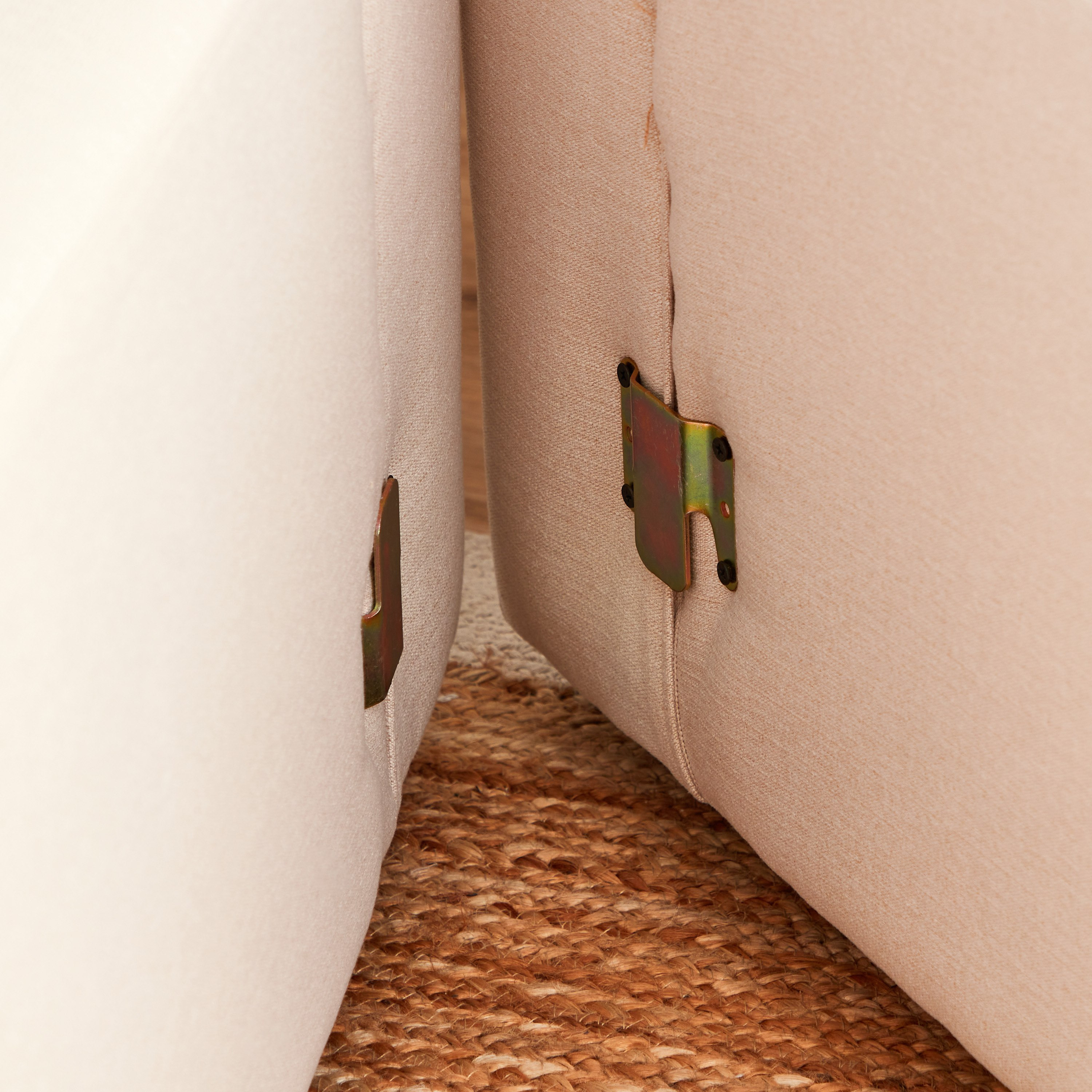 كنبة ركنية يسار قماشية بـ4 مقاعد مع 3 وسائد من سيدونا-hbxlivingroom-sofasandarmchairs-cornersofas-image-9