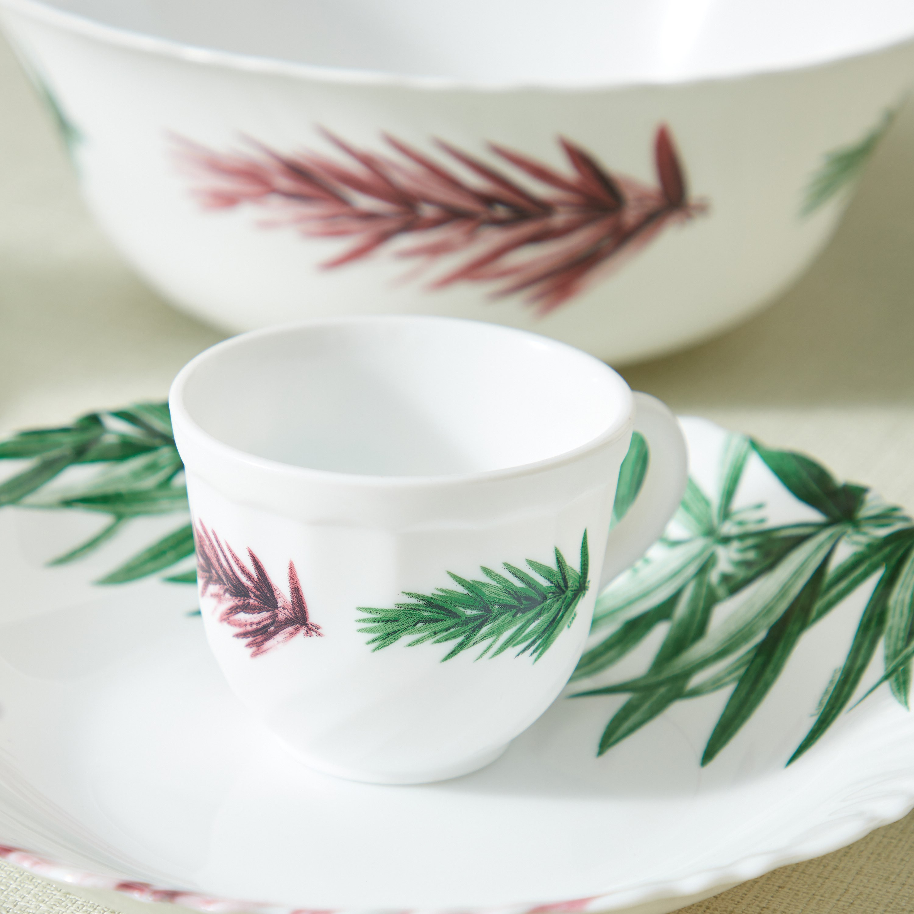 طقم عشاء 38 قطعة من الأوبال بتصميم أوراق شجر الربيع فيستون من لومينارك - 6 أشخاص-hbxhomeware-hbxkitchen-image-3