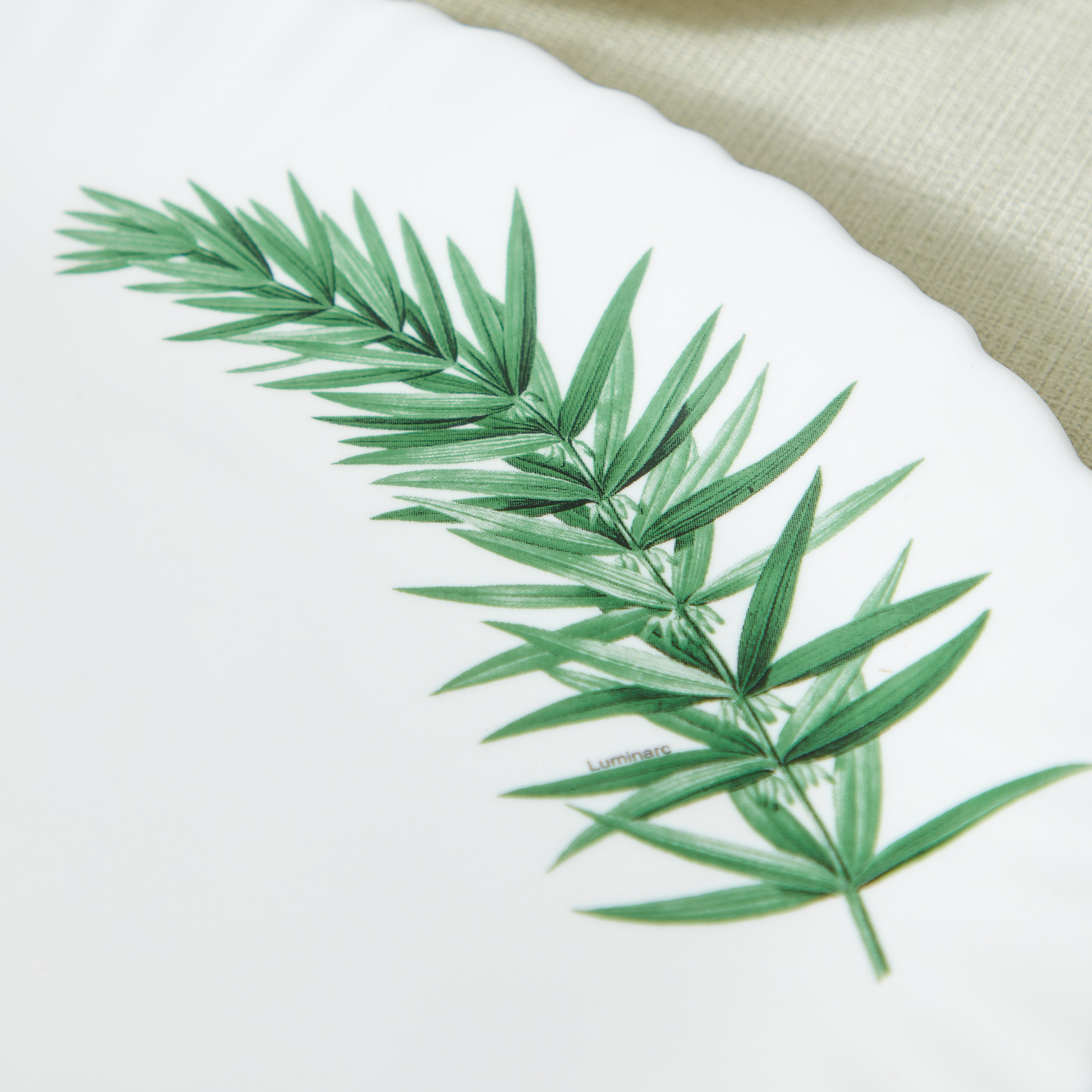 طقم عشاء 38 قطعة من الأوبال بتصميم أوراق شجر الربيع فيستون من لومينارك - 6 أشخاص-hbxhomeware-hbxkitchen-image-4