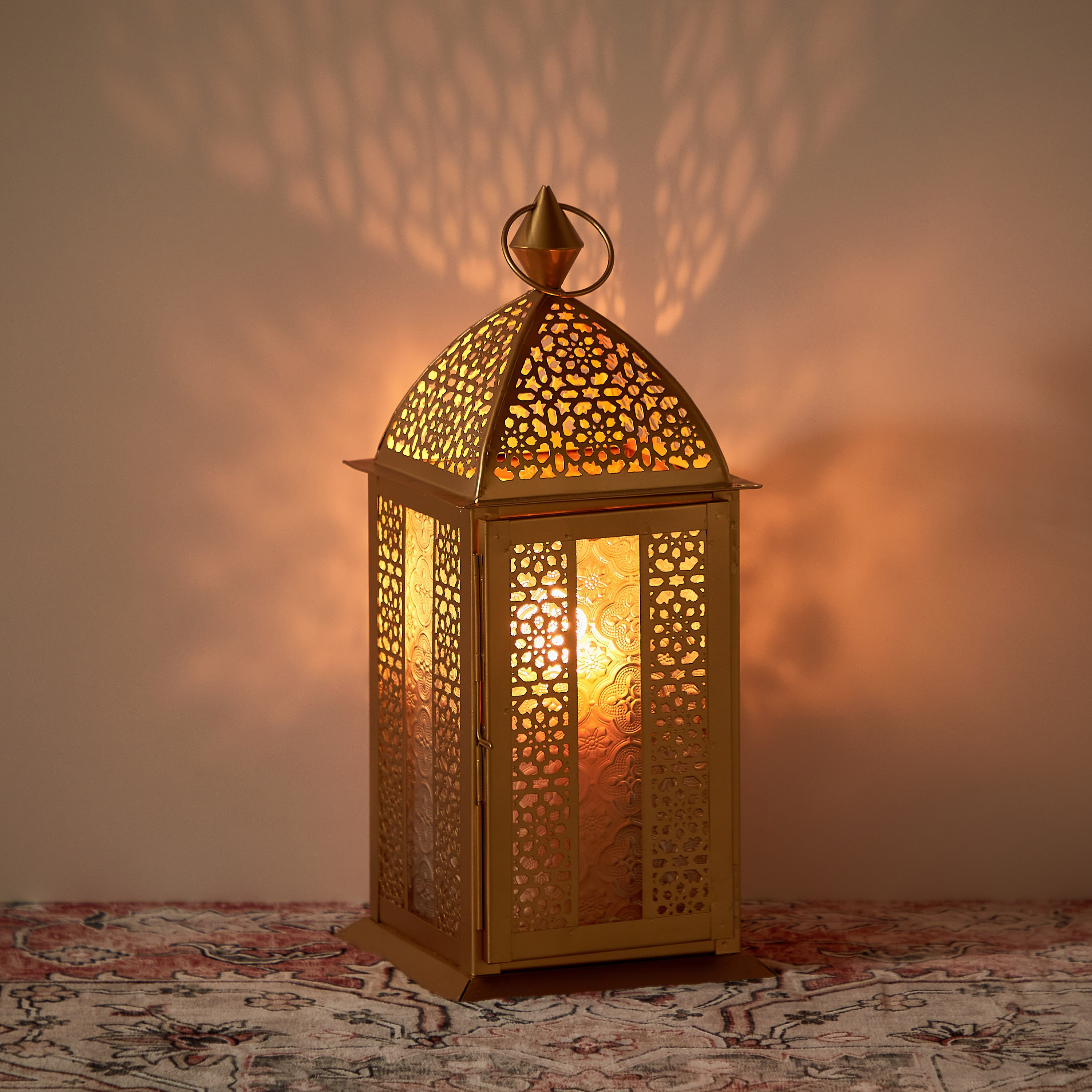فانوس مخطط معدني بتصاميم مفرغة من ماركازي - 15.5x15.5x40.5 سم-hbxdecorandfurnishings-homeaccessories-lanterns-image-2
