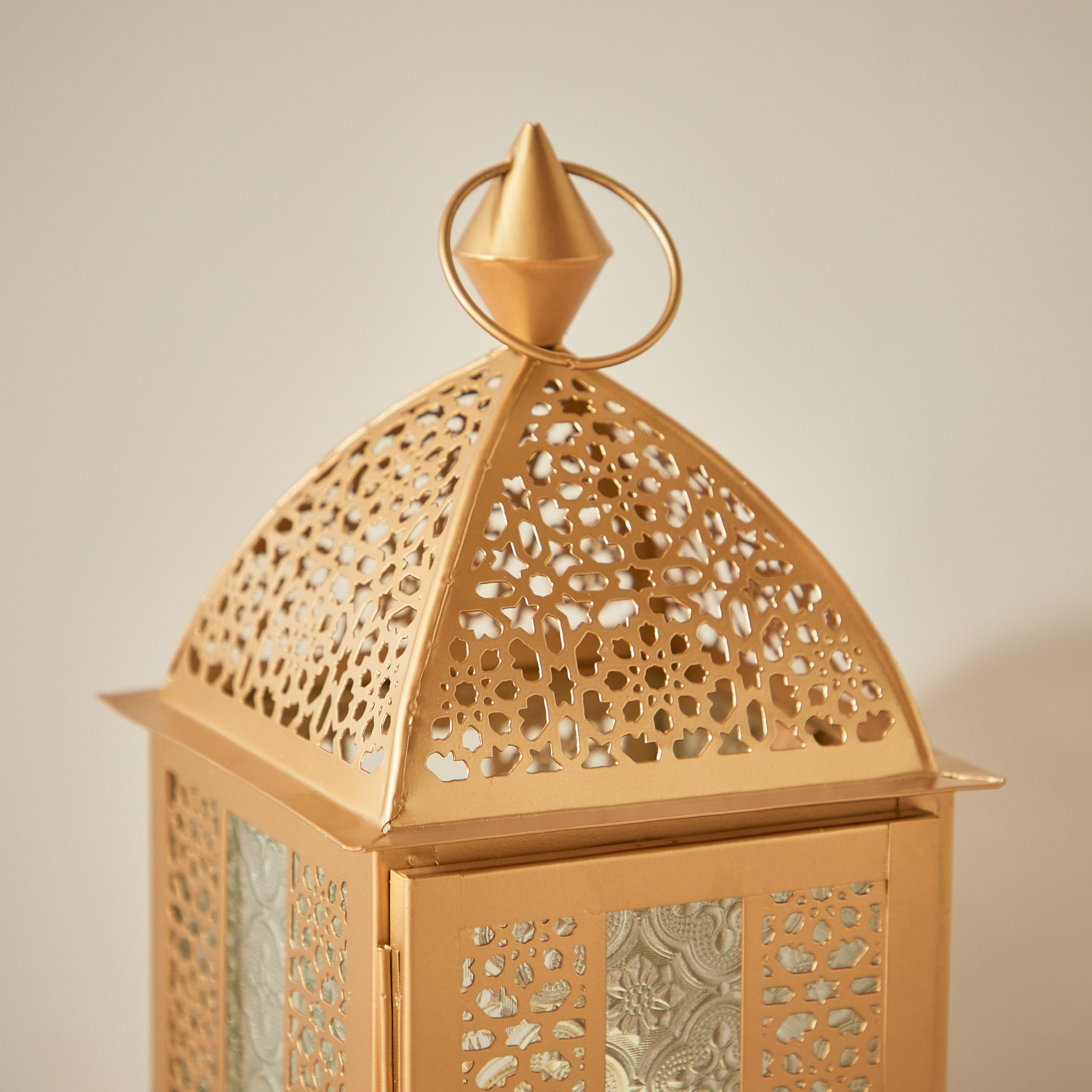 فانوس مخطط معدني بتصاميم مفرغة من ماركازي - 15.5x15.5x40.5 سم-hbxdecorandfurnishings-homeaccessories-lanterns-image-3