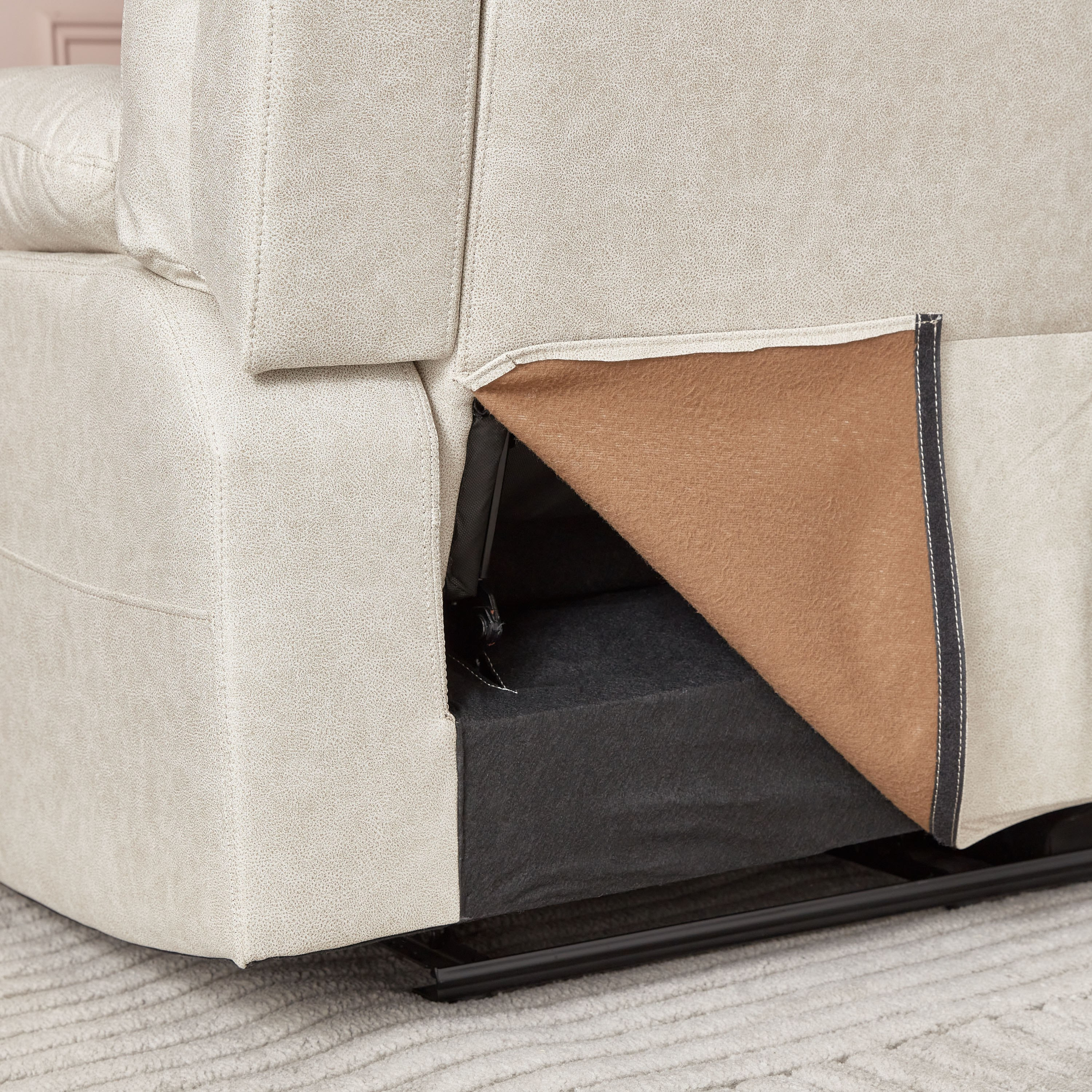كنبة استرخاء 3 مقاعد بقماش يشبه الجلد من لارسون-hbxlivingroom-sofasandarmchairs-sofas-image-11