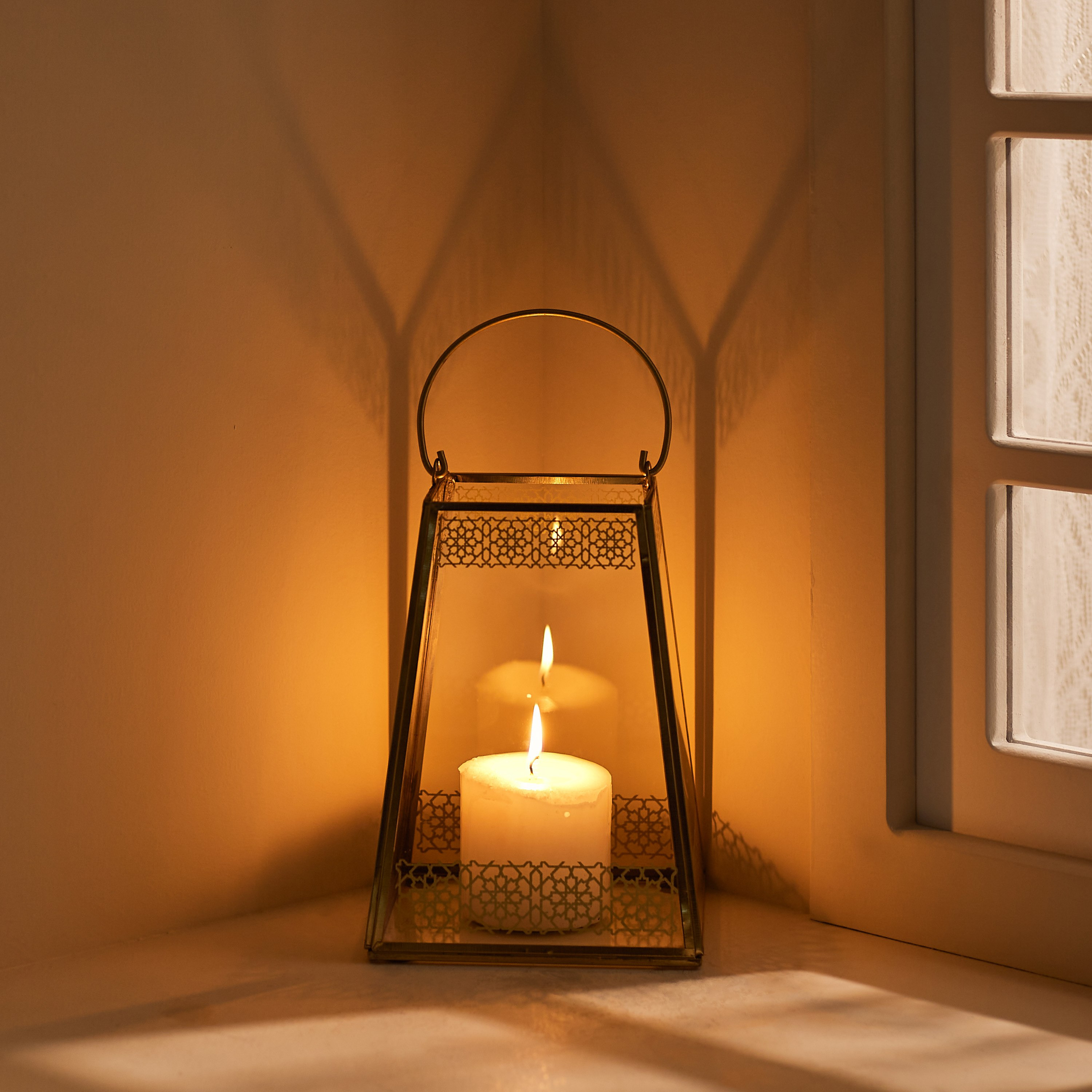 فانوس من إيفي ماركازي - 15x15x21.5 سم-hbxdecorandfurnishings-homeaccessories-lanterns-image-1