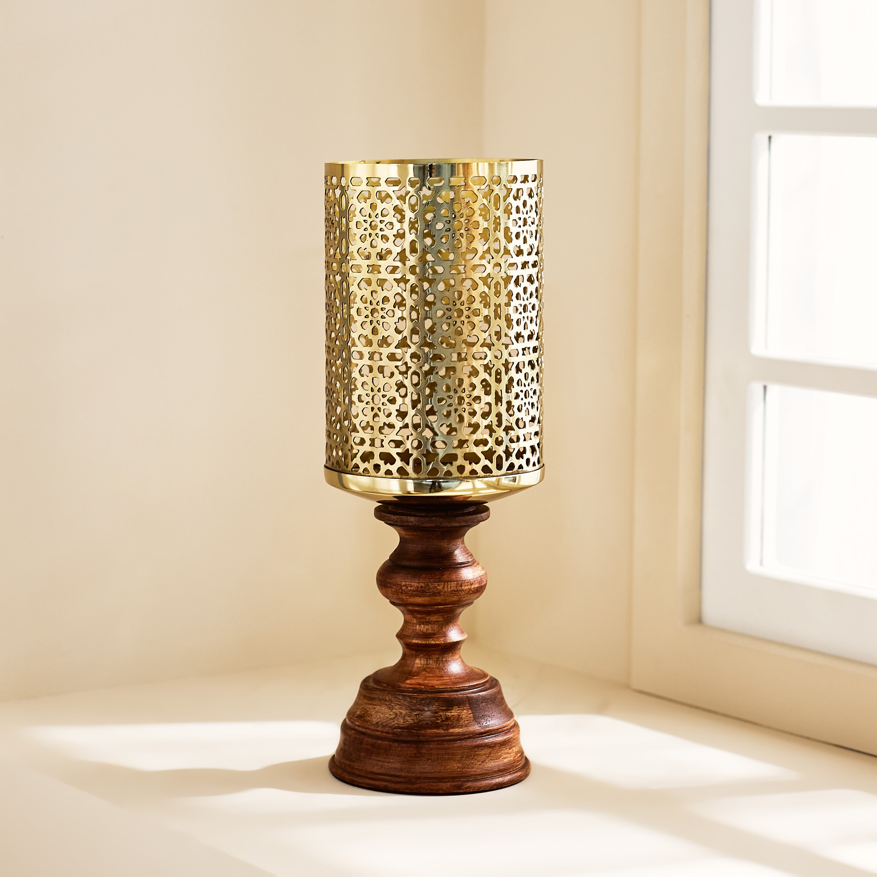 حامل شموع هوريكين معدن جالي من أروى - 13.5x13.5x36  سم-hbxlivingroom-decorandaccessories-candleholders-image-1