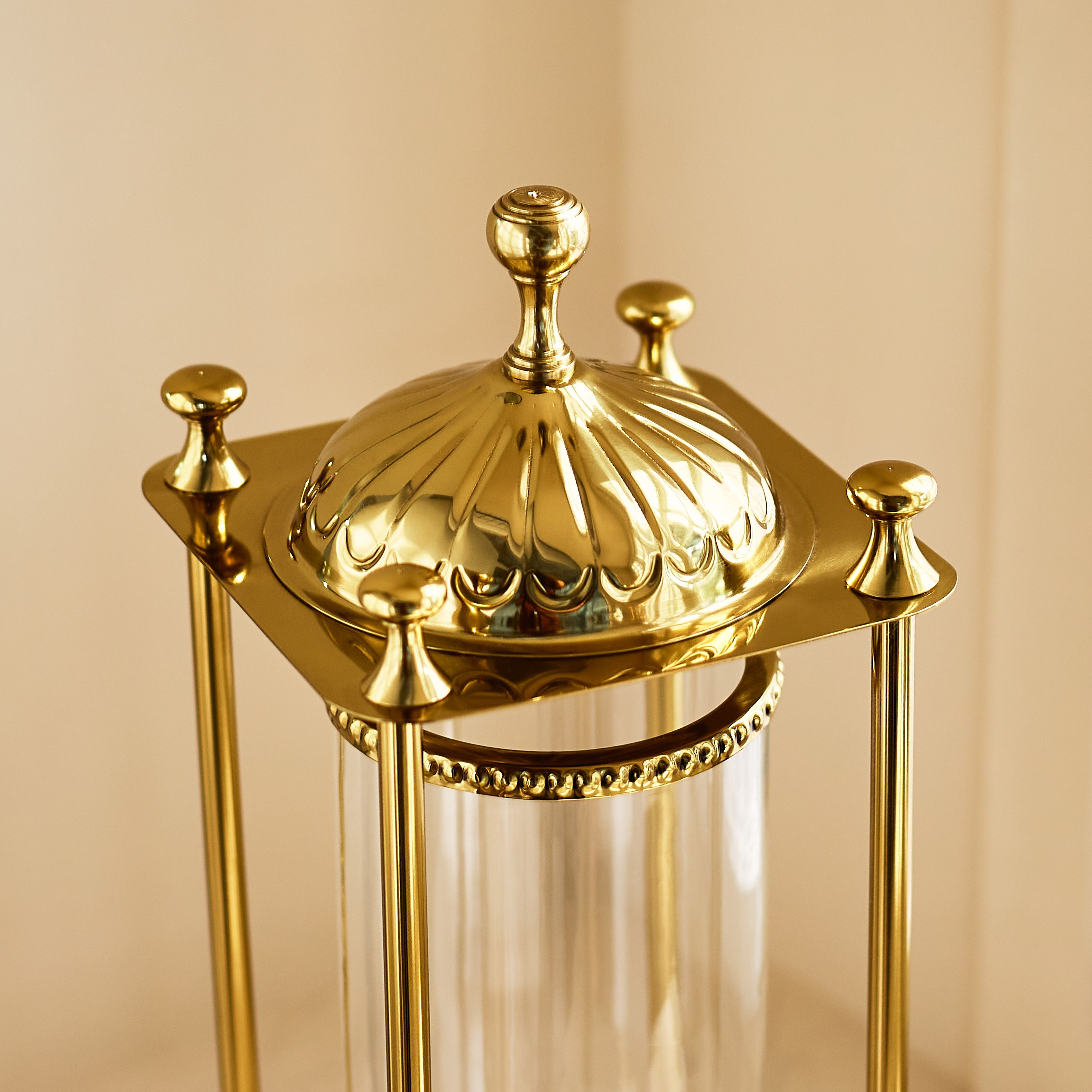 فانوس معدن بقبة زجاج من أروى - 15.5x15.5x43 سم-hbxdecorandfurnishings-homeaccessories-lanterns-image-3