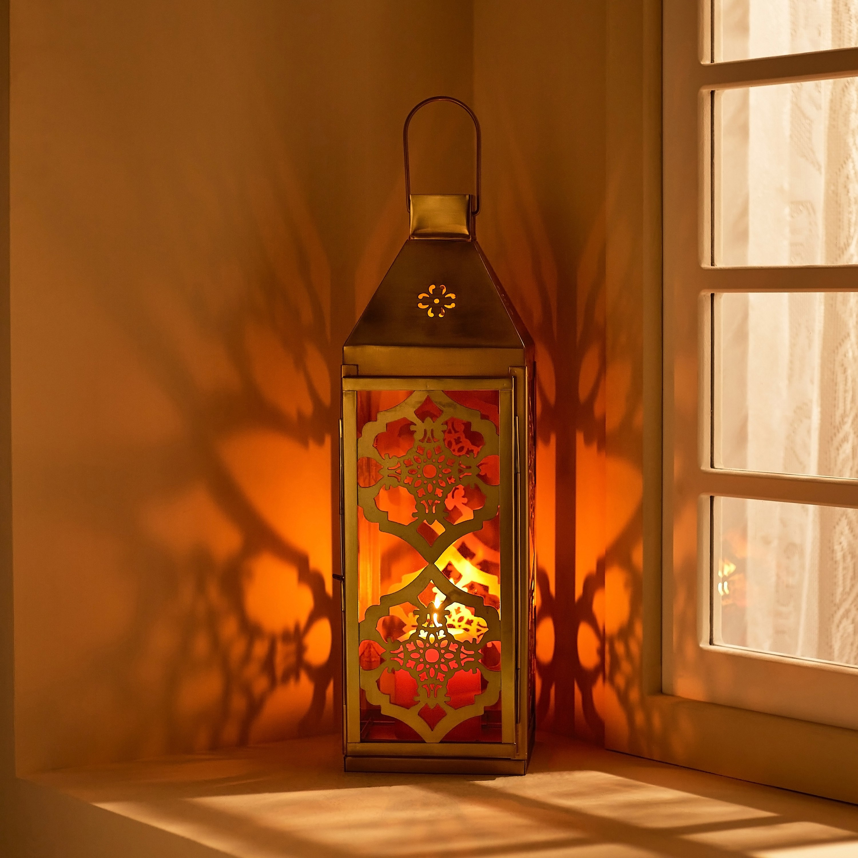 فانوس معدن وزجاج من أروى - 15.5x14.5x51 سم-hbxdecorandfurnishings-homeaccessories-lanterns-image-2