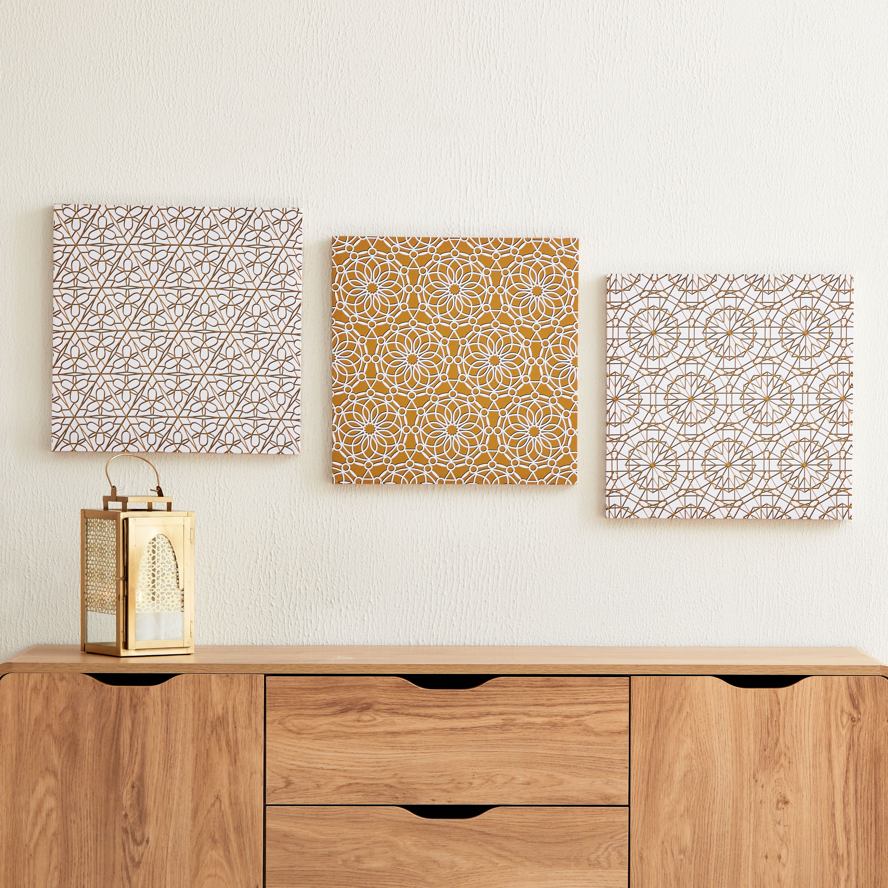 طقم زينة حائط لامعة بطبعات 3 قطع من زينب - 40x40x2.5 سم-hbxhomeware-hbxdecorandfurnishings-image-1