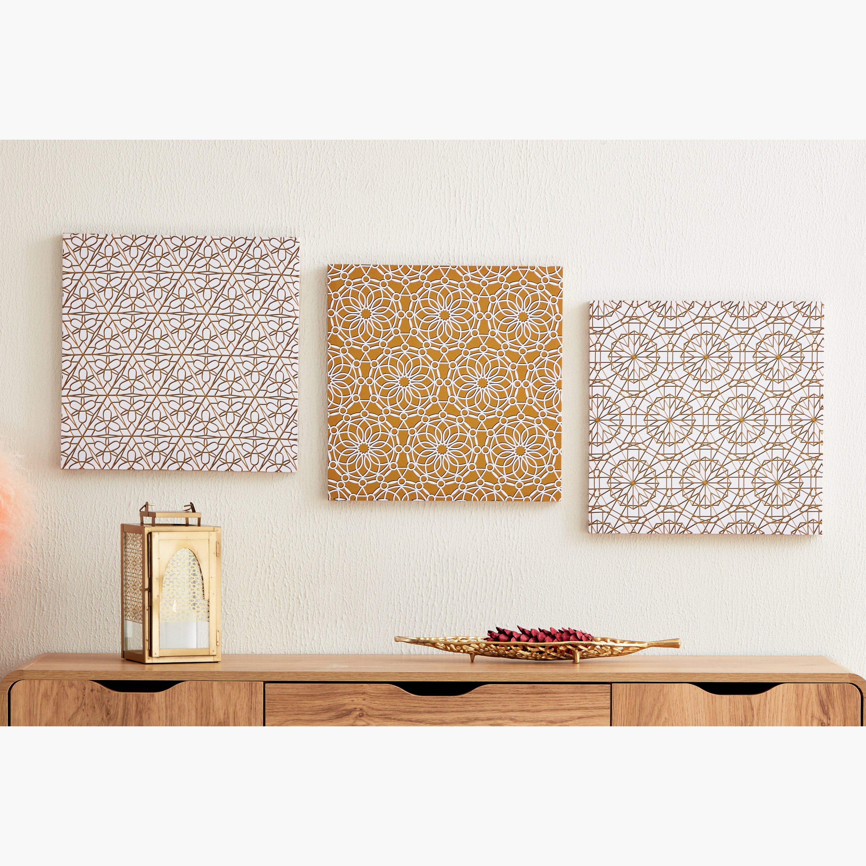 طقم زينة حائط لامعة بطبعات 3 قطع من زينب - 40x40x2.5 سم-hbxhomeware-hbxdecorandfurnishings-image-4