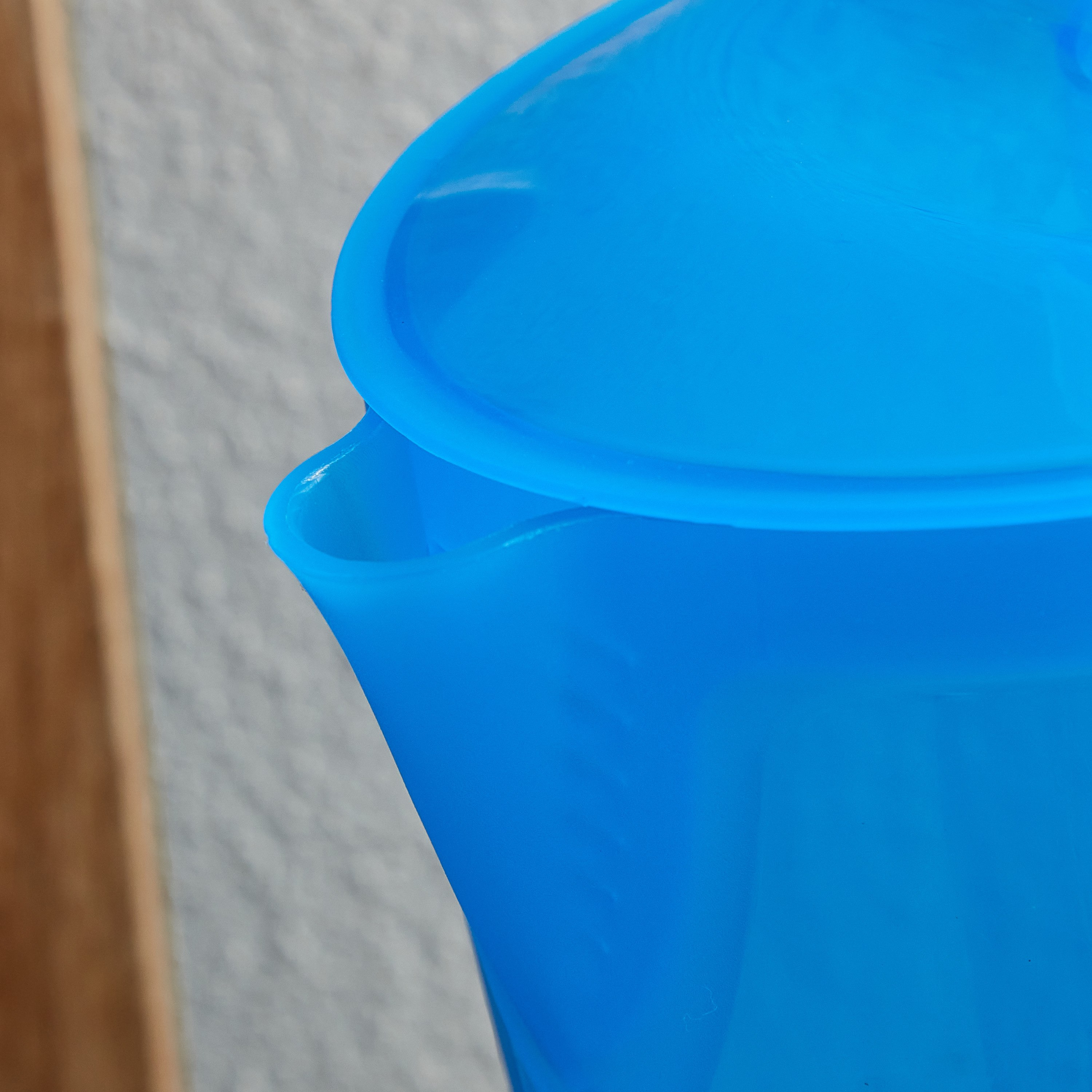 إبريق بحامل ثلج من كوزموبلاست - 2.5 لتر-hbxkitchen-kitchenware-kitchenaccessories-image-4