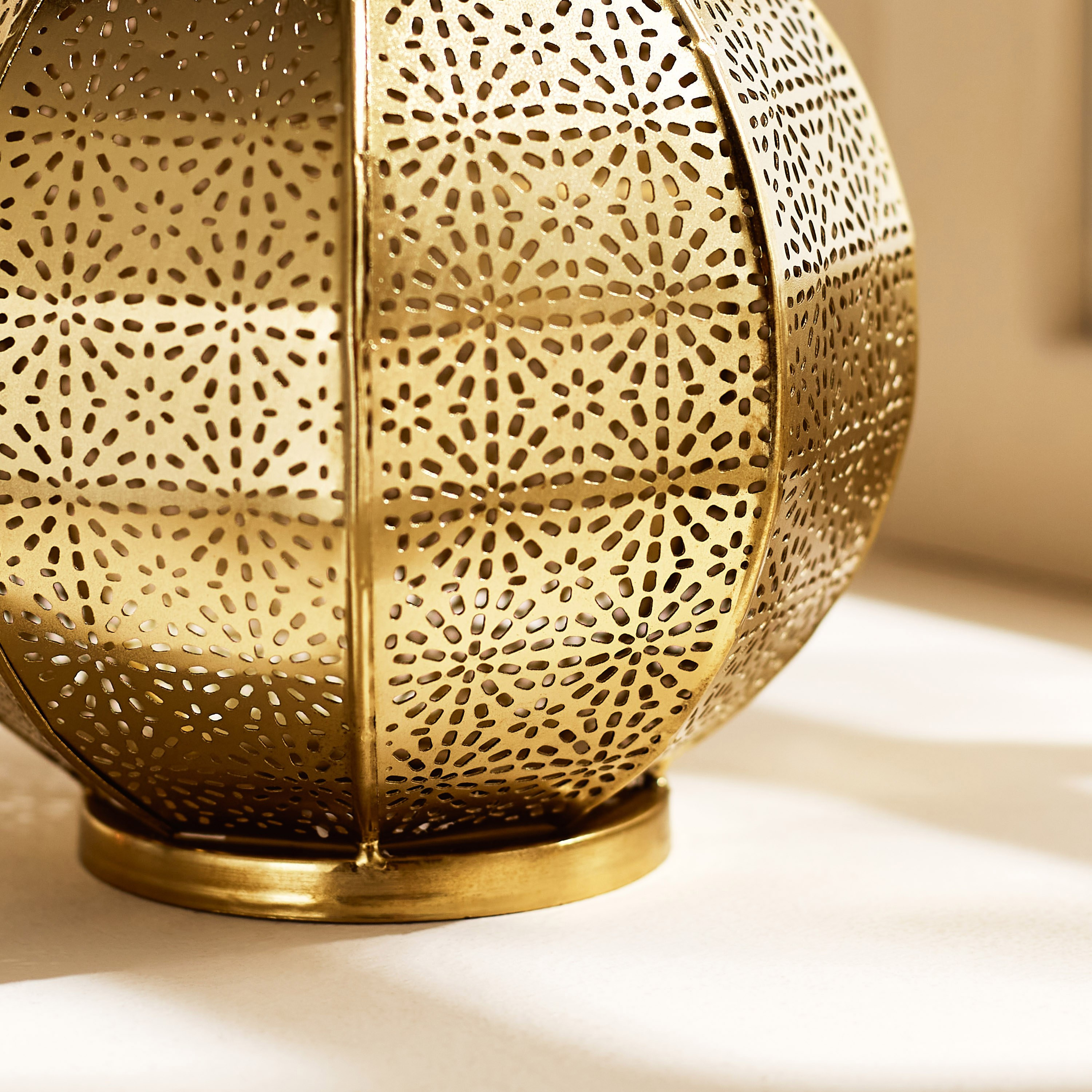 فانوس معدن من أوراف - 17x17x19 سم-hbxdecorandfurnishings-homeaccessories-lanterns-image-4