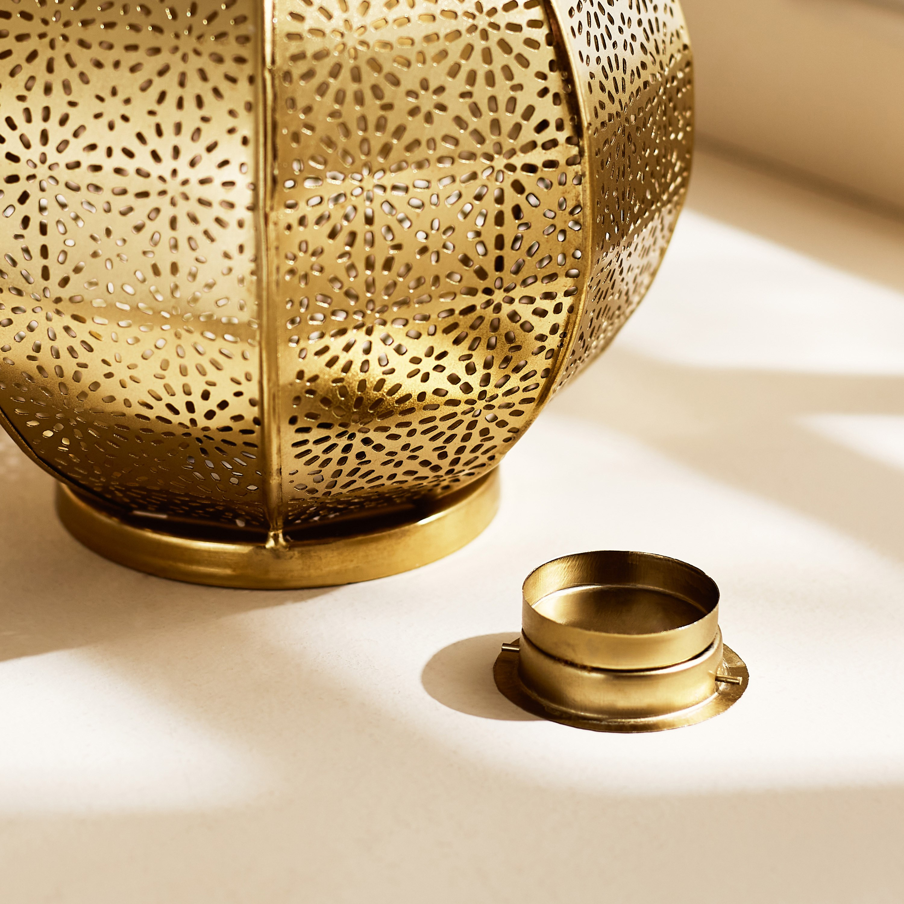 فانوس معدن من أوراف - 17x17x19 سم-hbxdecorandfurnishings-homeaccessories-lanterns-image-5
