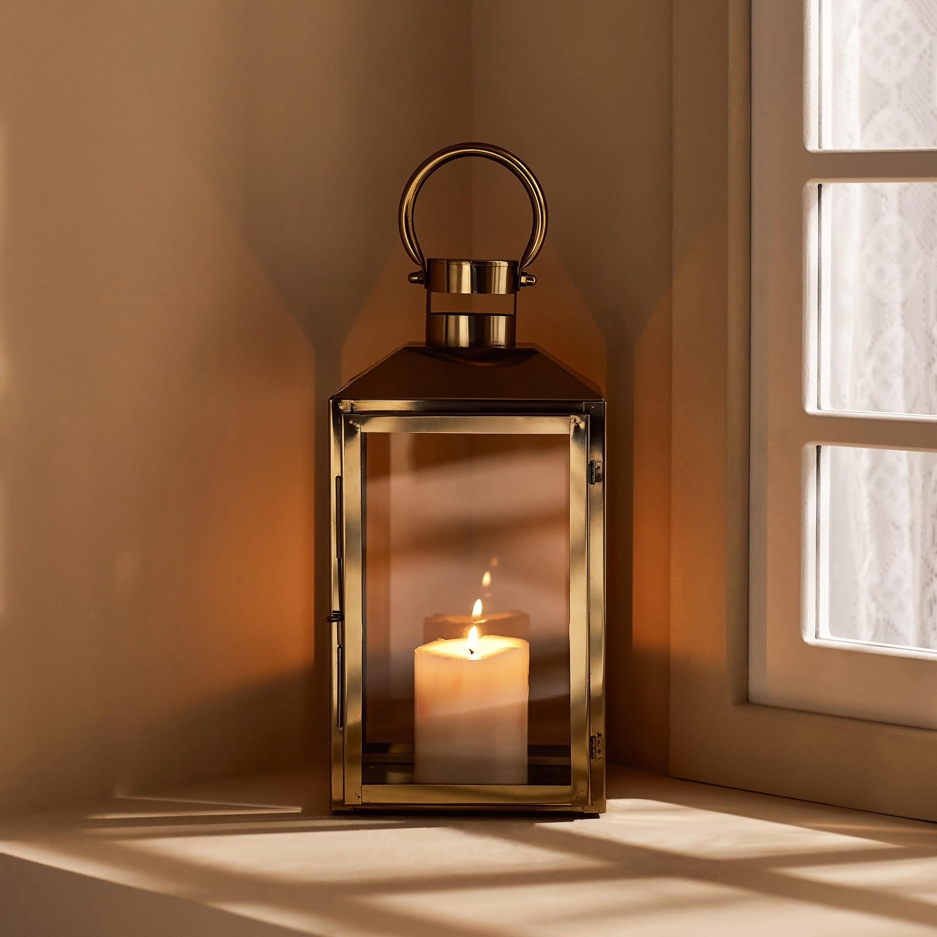 فانوس معدن من أوراف - 16x16x33 سم-hbxdecorandfurnishings-homeaccessories-lanterns-image-1