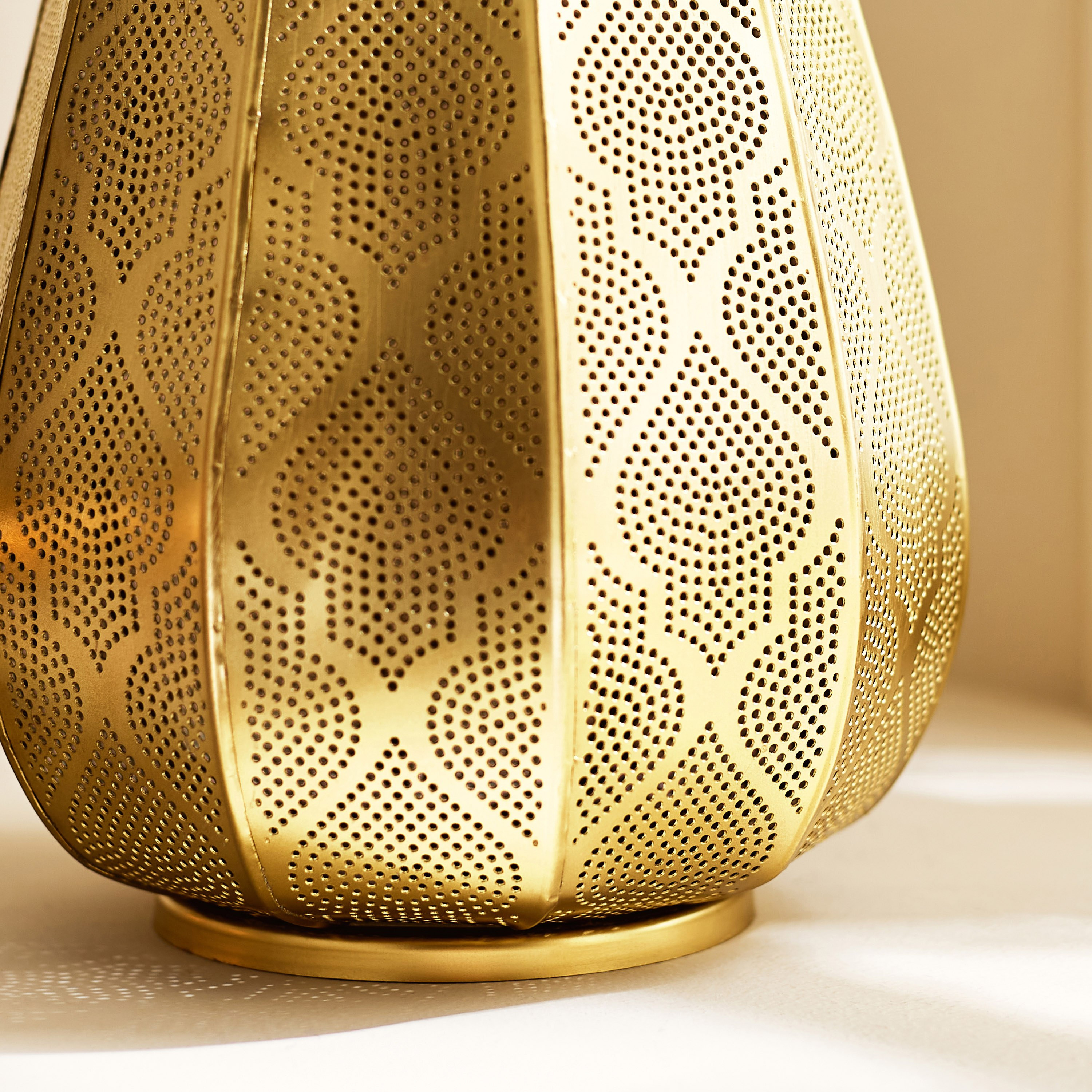 فانوس معدن من أوراف - 20x20x39 سم-hbxdecorandfurnishings-homeaccessories-lanterns-image-4