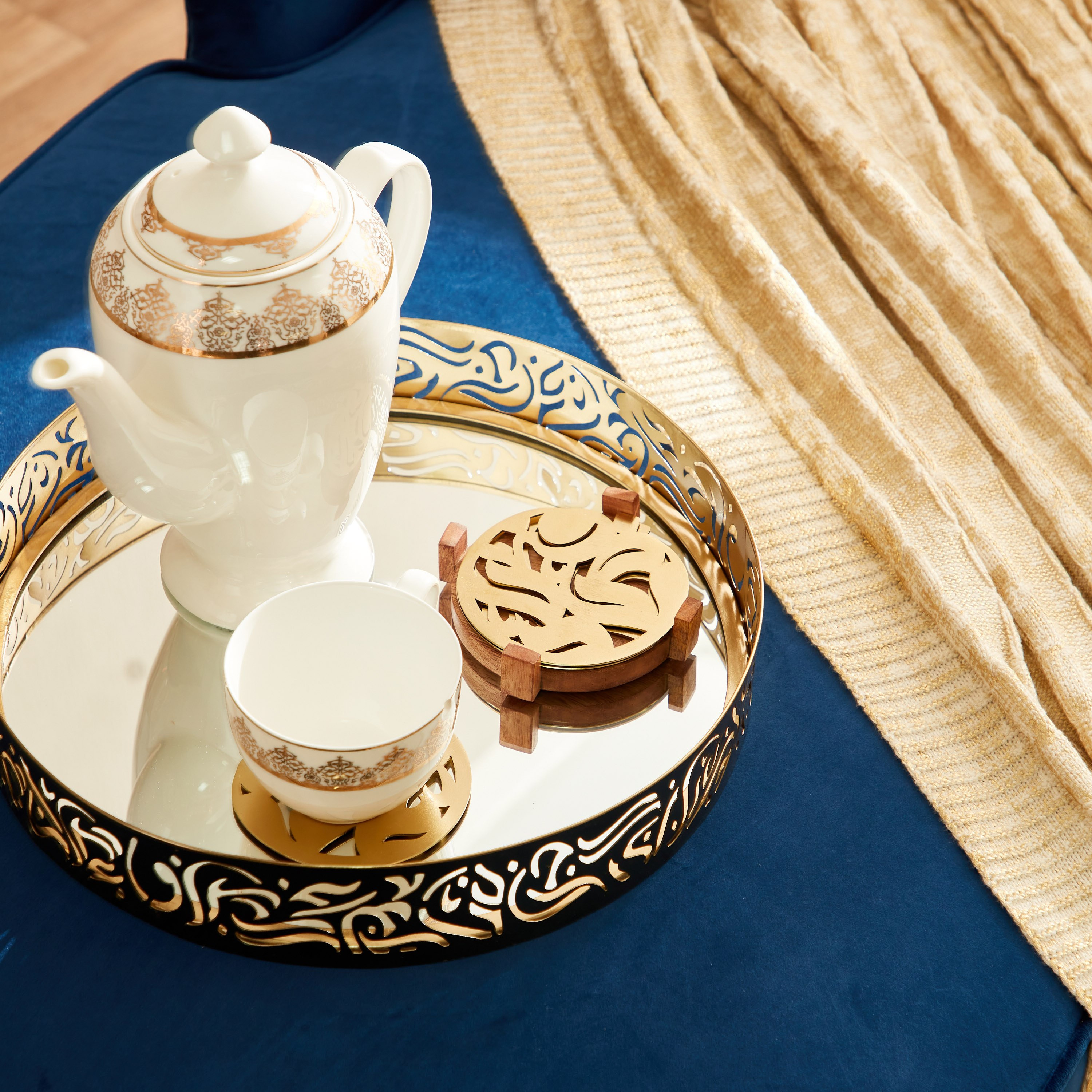 طقم واقيات طاولة معدن 4 قطع من أورازي - 11x11x2.5 سم-hbxdecorandfurnishings-homefurnishings-tablelinens-image-6