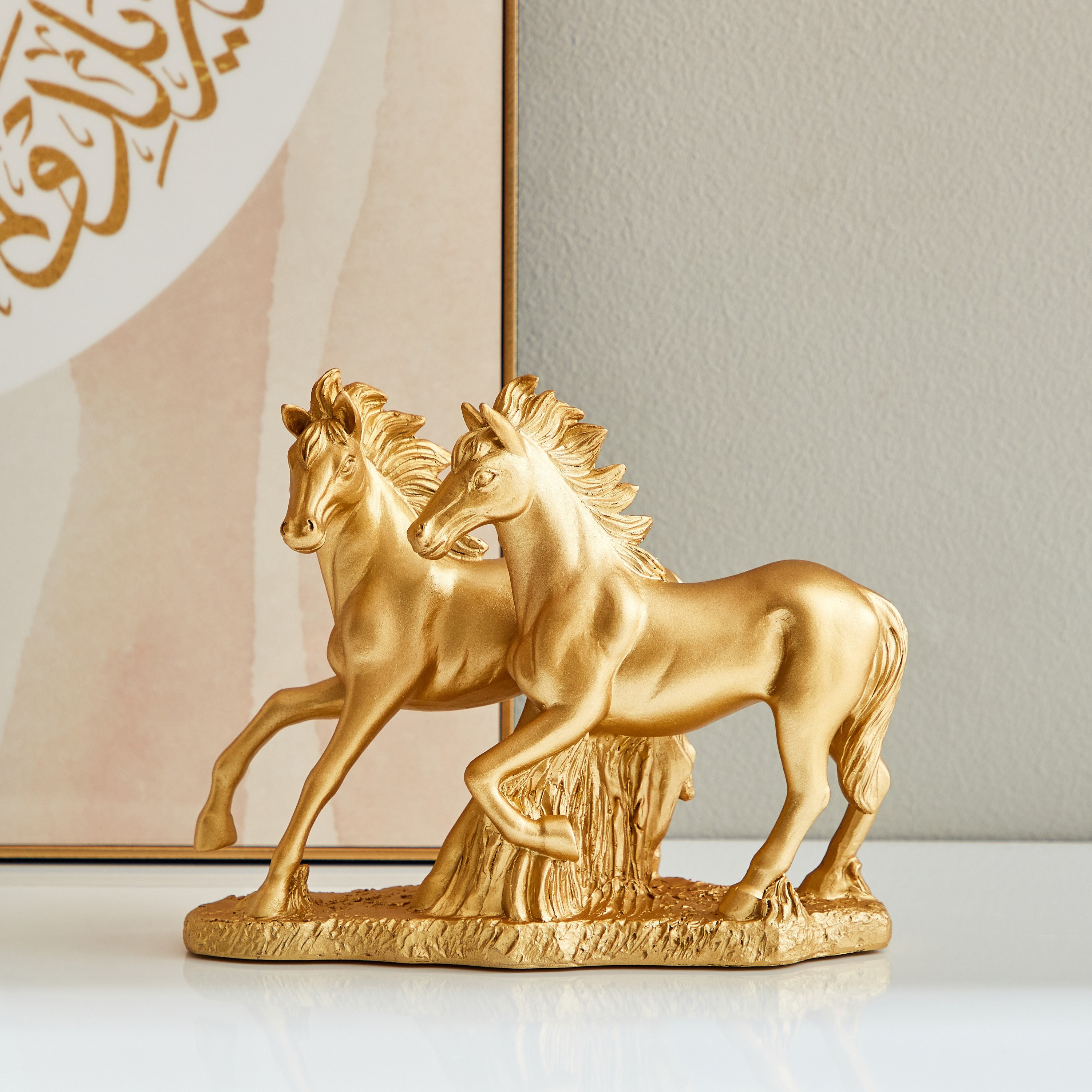 منحوتة حصان راتنج من جريج - 20x8x18 سم-hbxhomeware-homedecor-figurinesandornaments-image-1