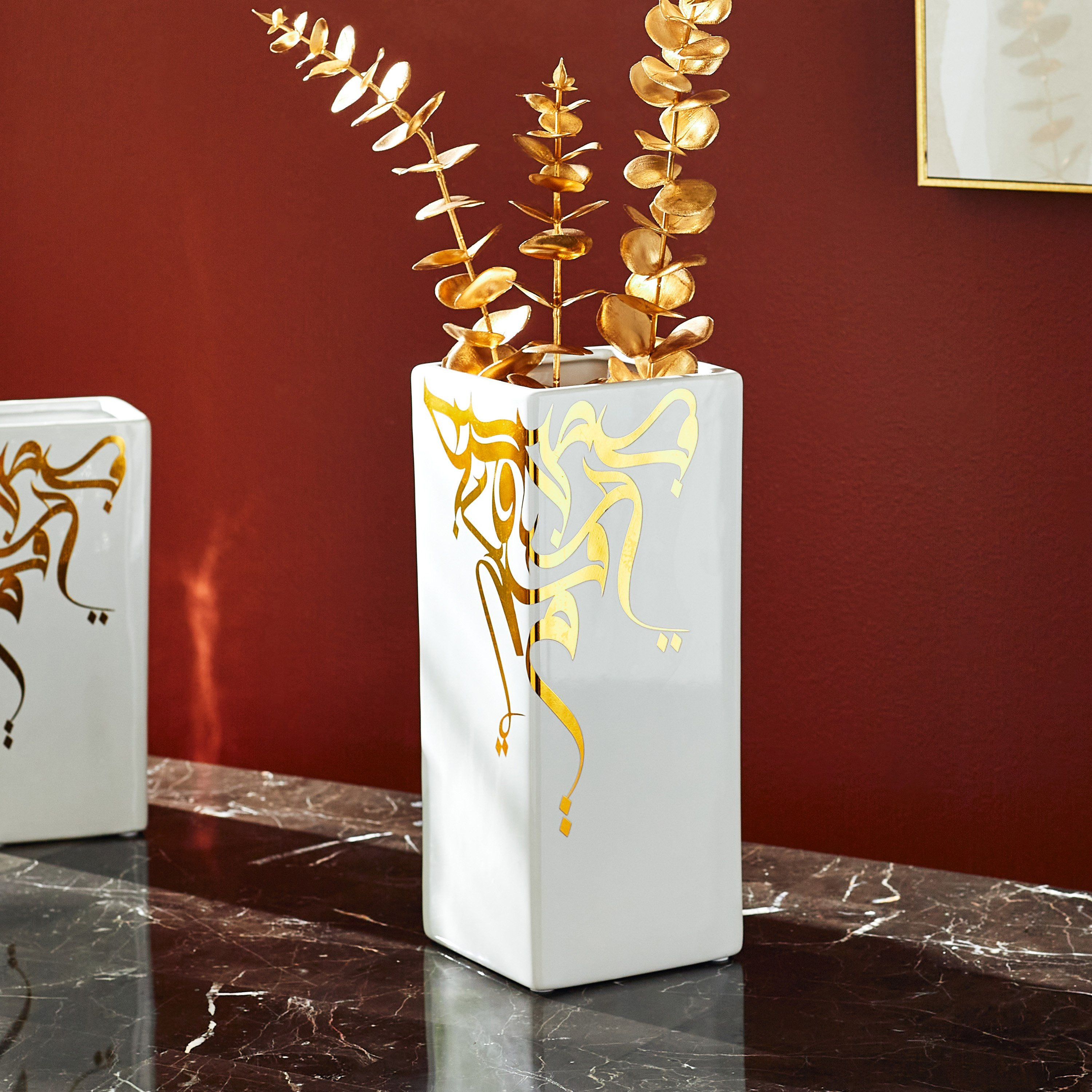 مزهرية سيراميك مع ملصق من شاز - 10.5x10.5x24 سم-hbxhomeware-hbxdecorandfurnishings-image-1
