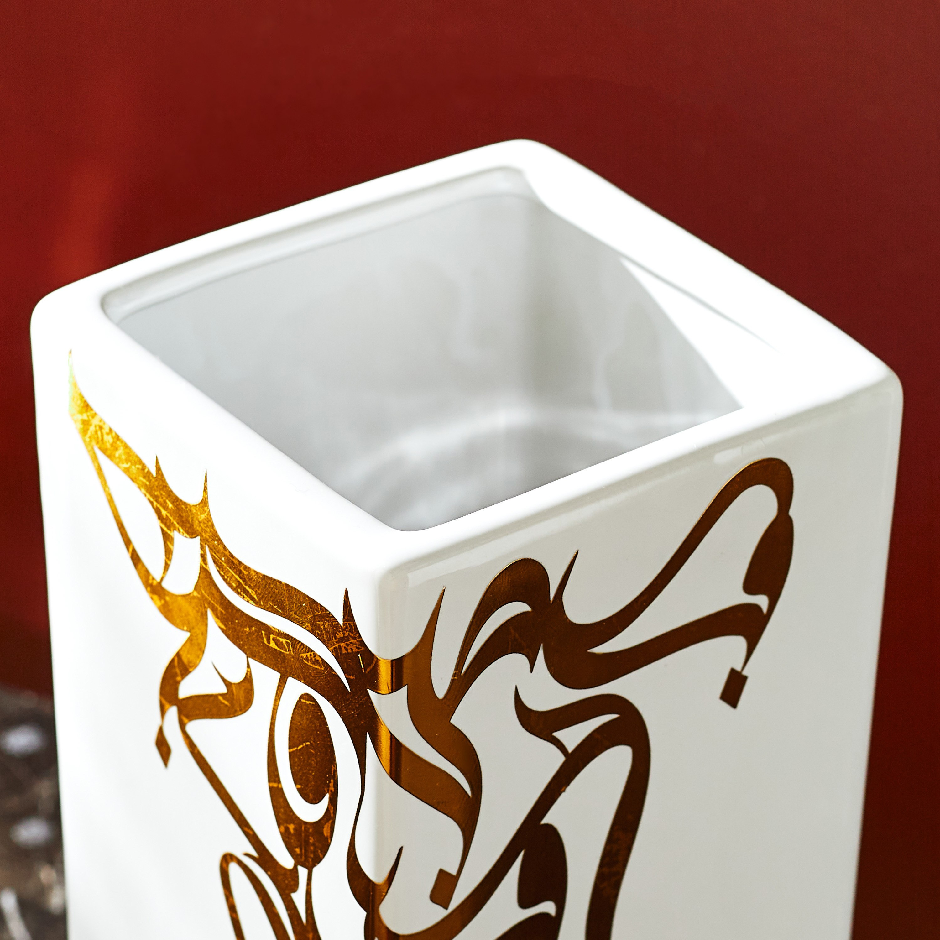 مزهرية سيراميك مع ملصق من شاز - 10.5x10.5x24 سم-hbxhomeware-hbxdecorandfurnishings-image-3