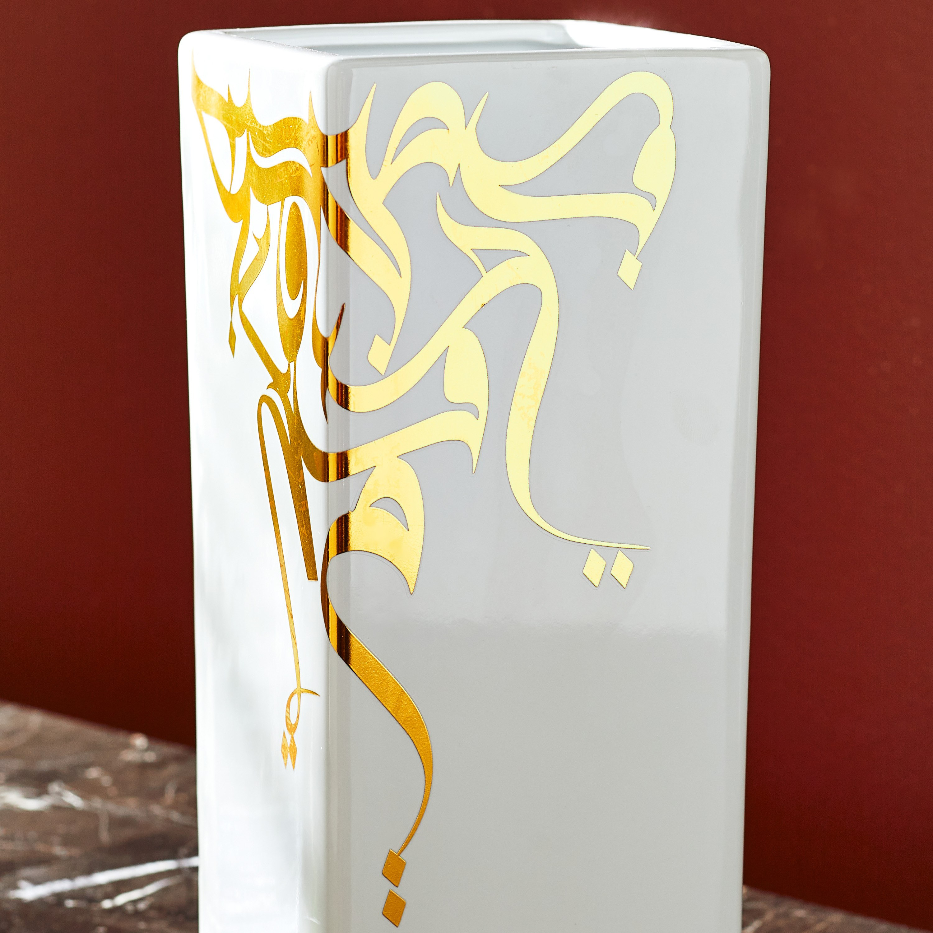 مزهرية سيراميك مع ملصق من شاز - 10.5x10.5x24 سم-hbxhomeware-hbxdecorandfurnishings-image-4