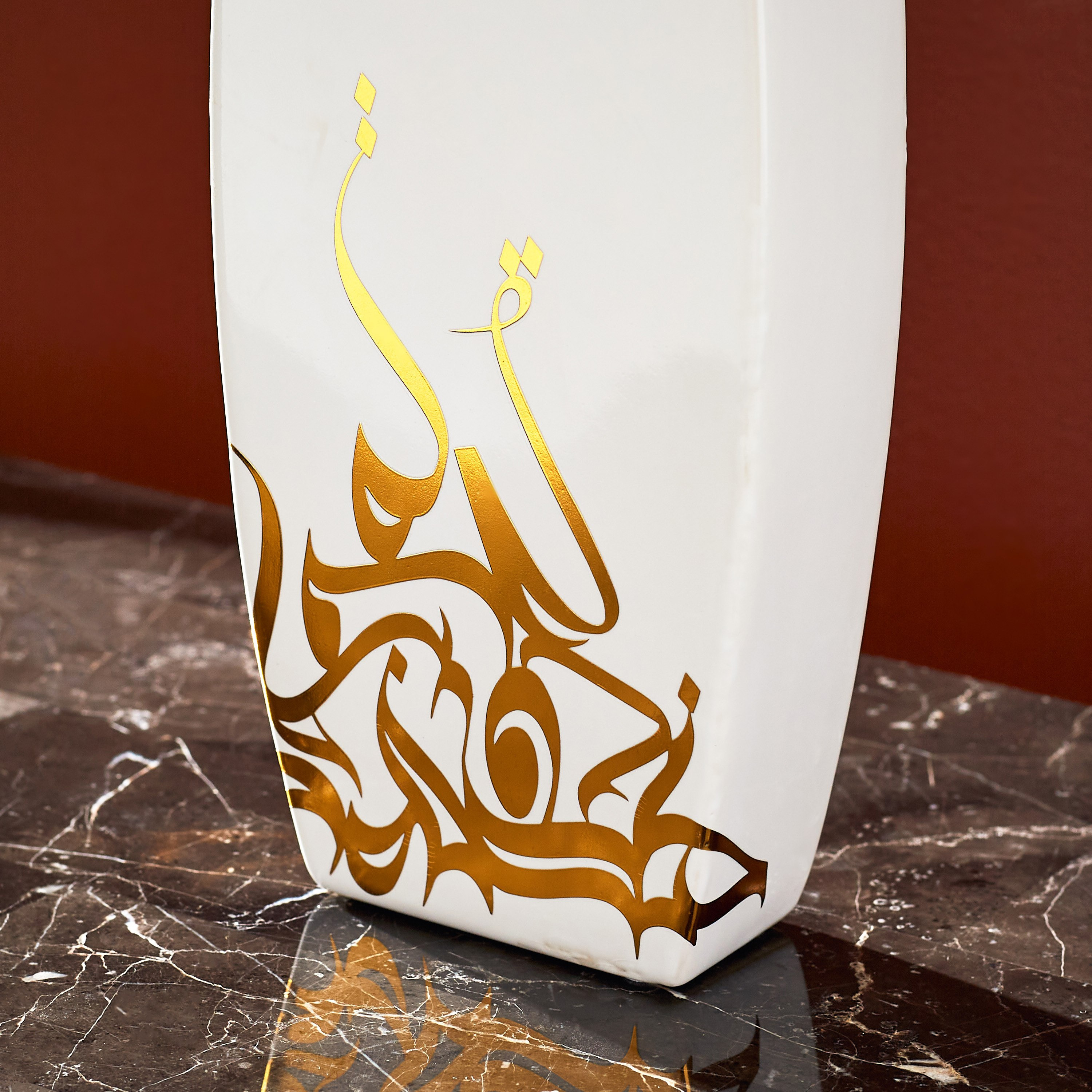 مزهرية سيراميك مع ملصق من شاز - 11.5x5.5x28 سم-hbxhomeware-hbxdecorandfurnishings-image-4
