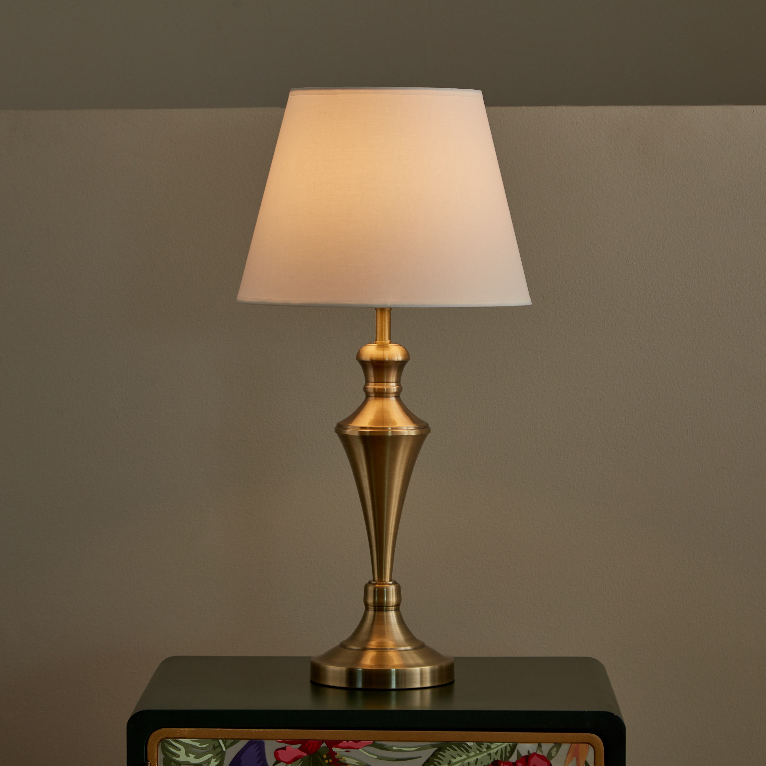 مصباح طاولة معدني من إيثان - 31x63 سم-hbxlivingroom-lighting-tablelamps-image-2