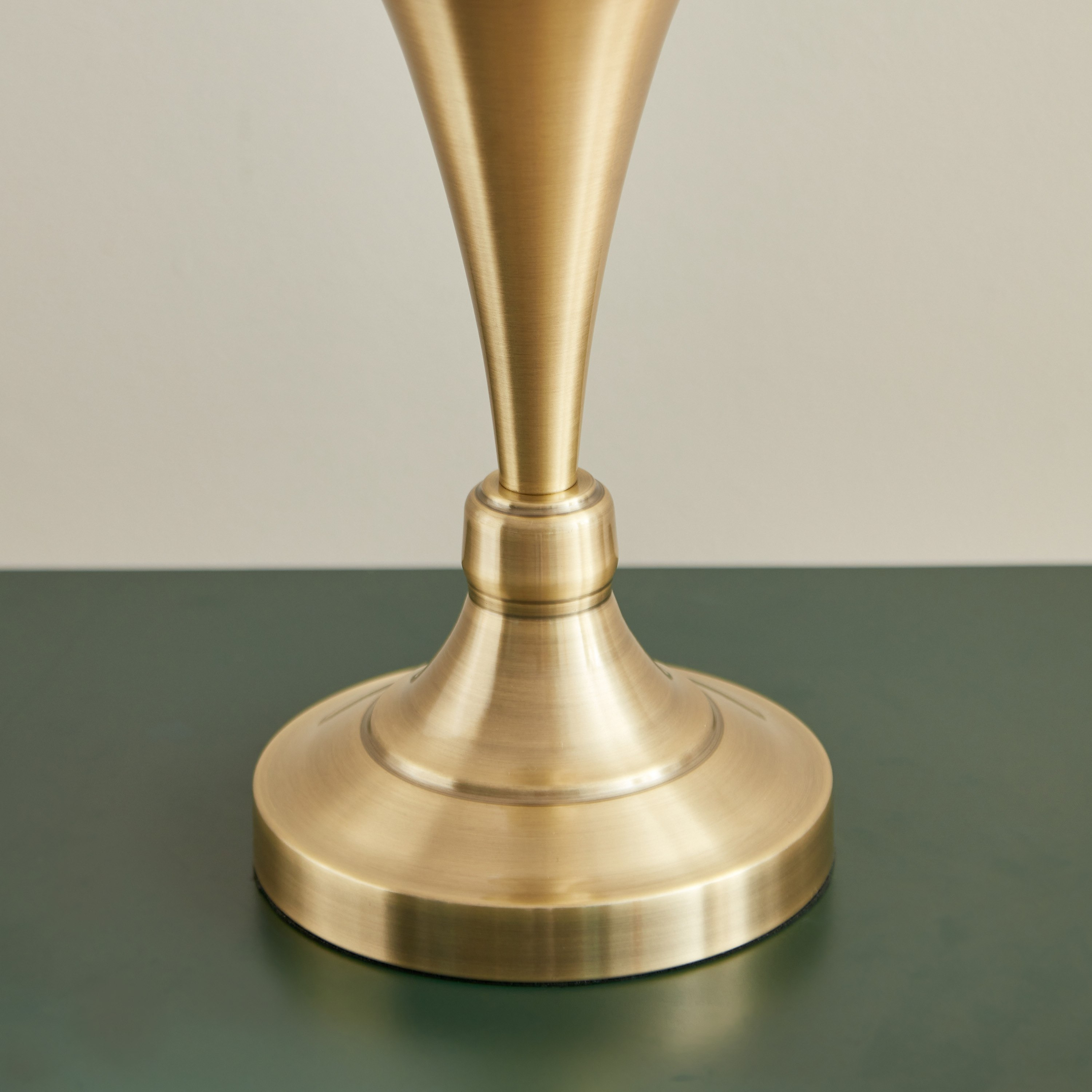 مصباح طاولة معدني من إيثان - 31x63 سم-hbxlivingroom-lighting-tablelamps-image-4