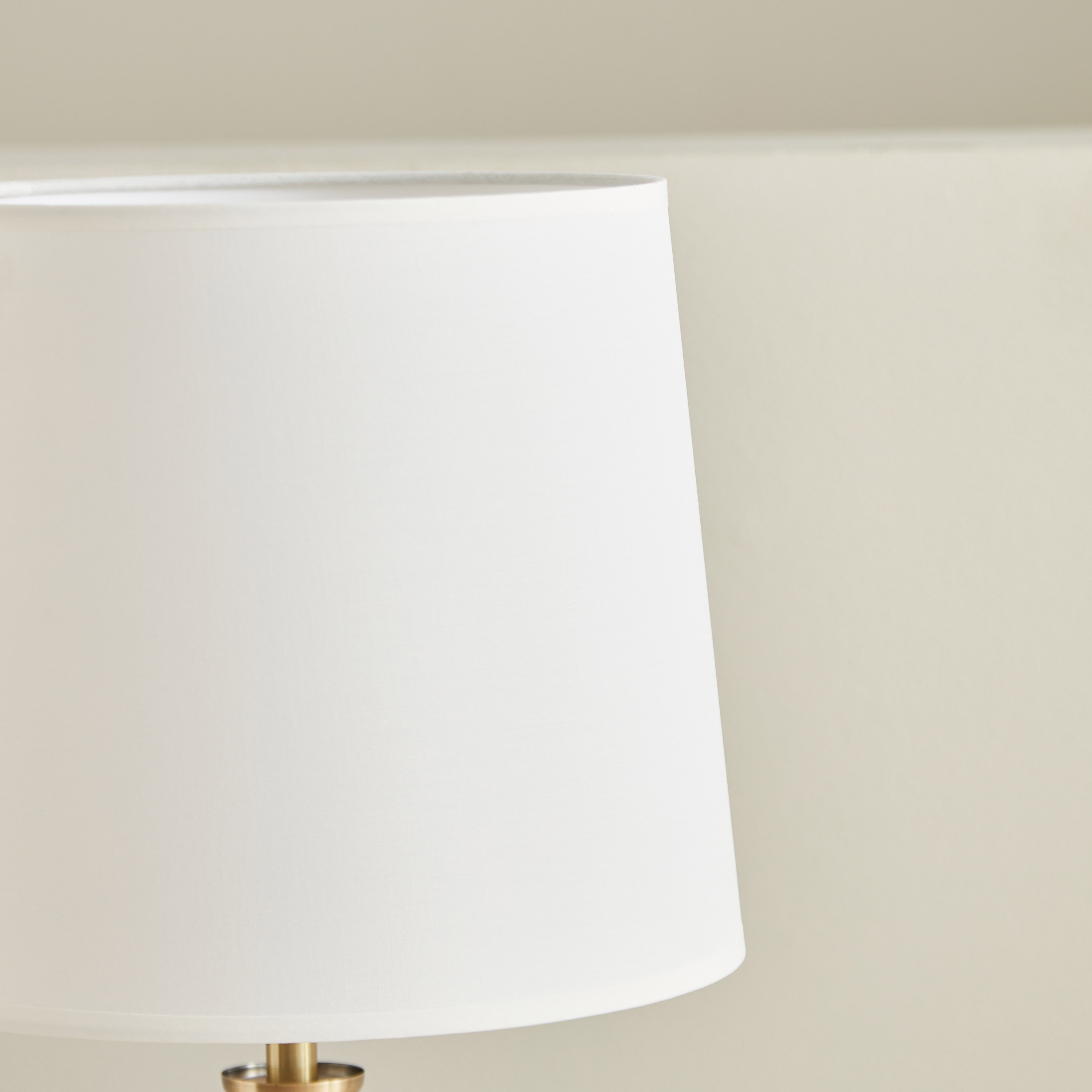 مصباح طاولة معدني من إيثان - 28x62 سم-hbxlivingroom-lighting-tablelamps-image-3