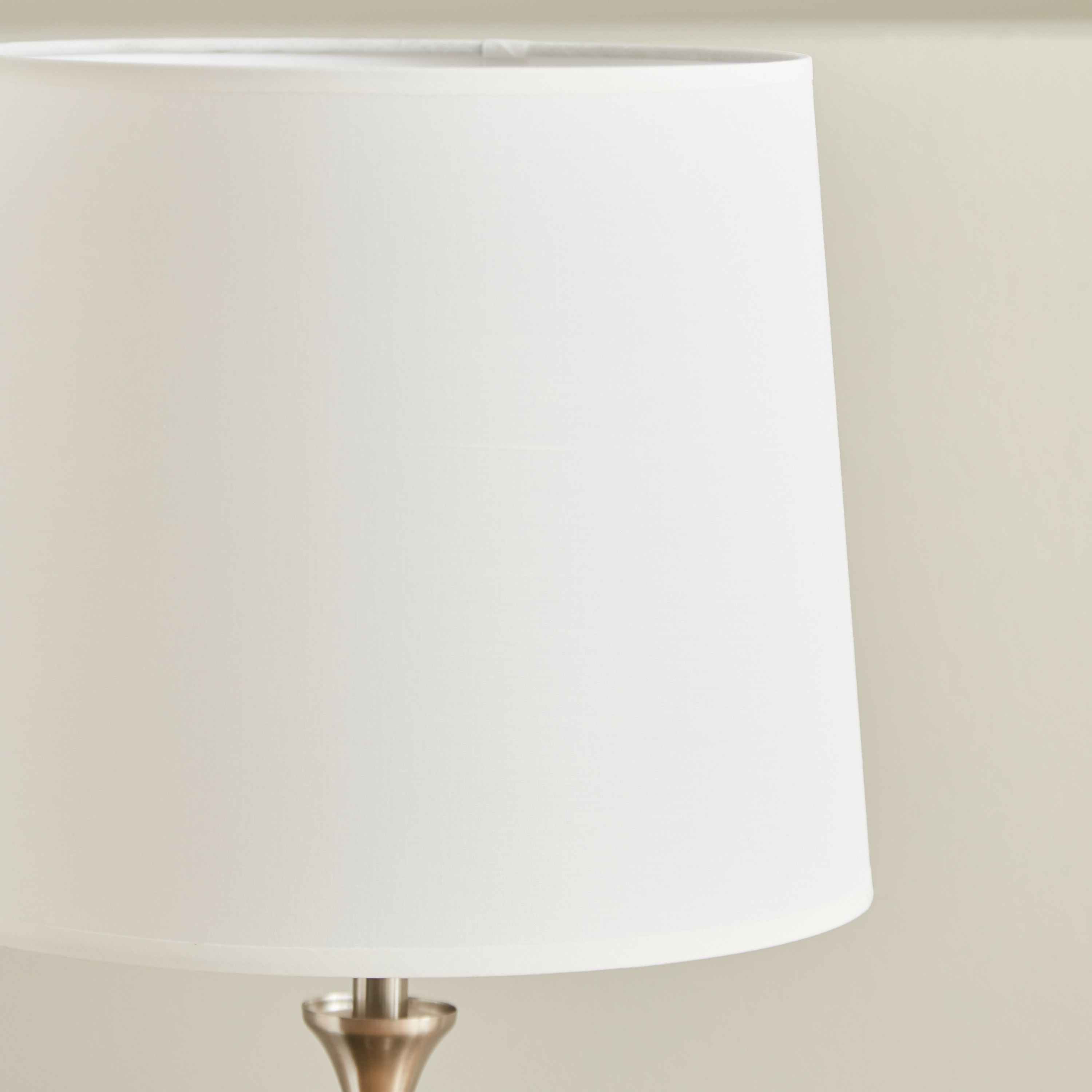 مصباح طاولة معدني من إيثان - 28x62 سم-hbxlivingroom-lighting-tablelamps-image-3