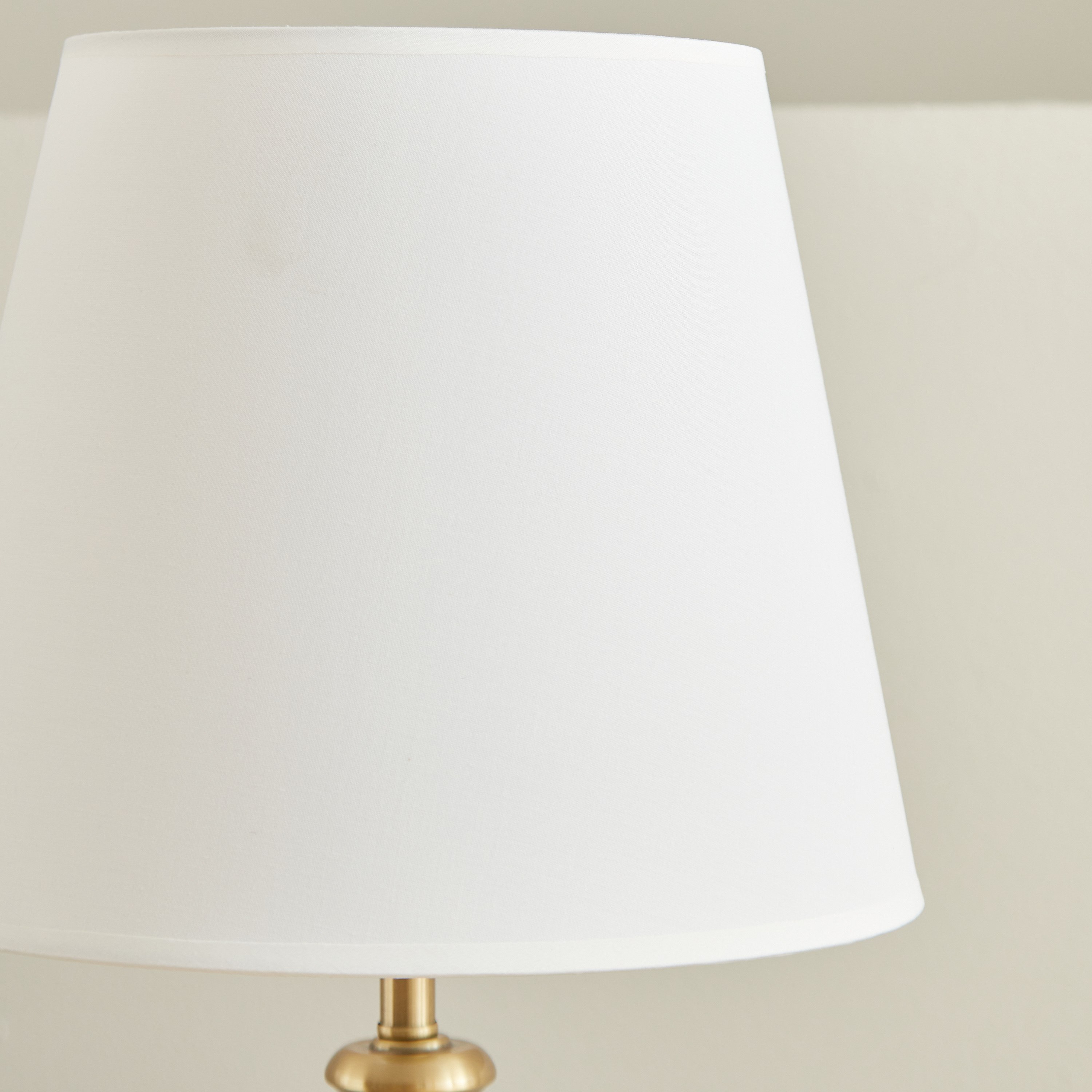 مصباح طاولة معدني من إيثان - 30x61 سم-hbxlivingroom-lighting-tablelamps-image-3
