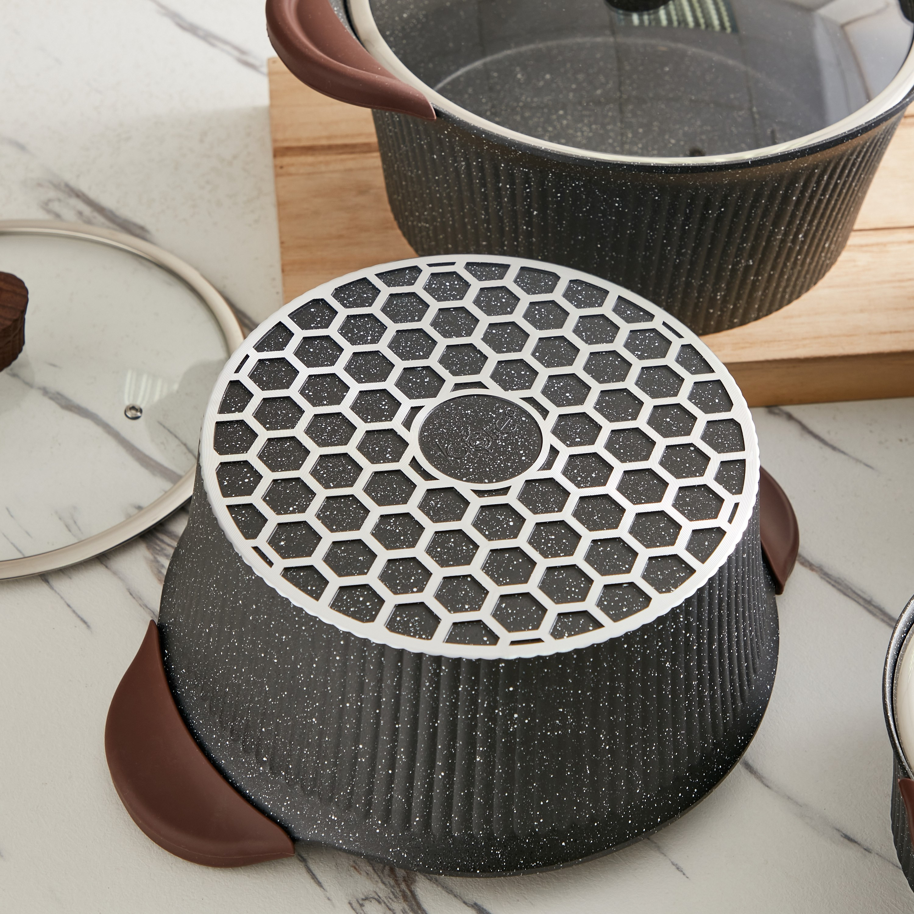طقم أواني طهي مصبوبة 16 قطعة من تريندي-hbxhomeware-hbxkitchen-image-7