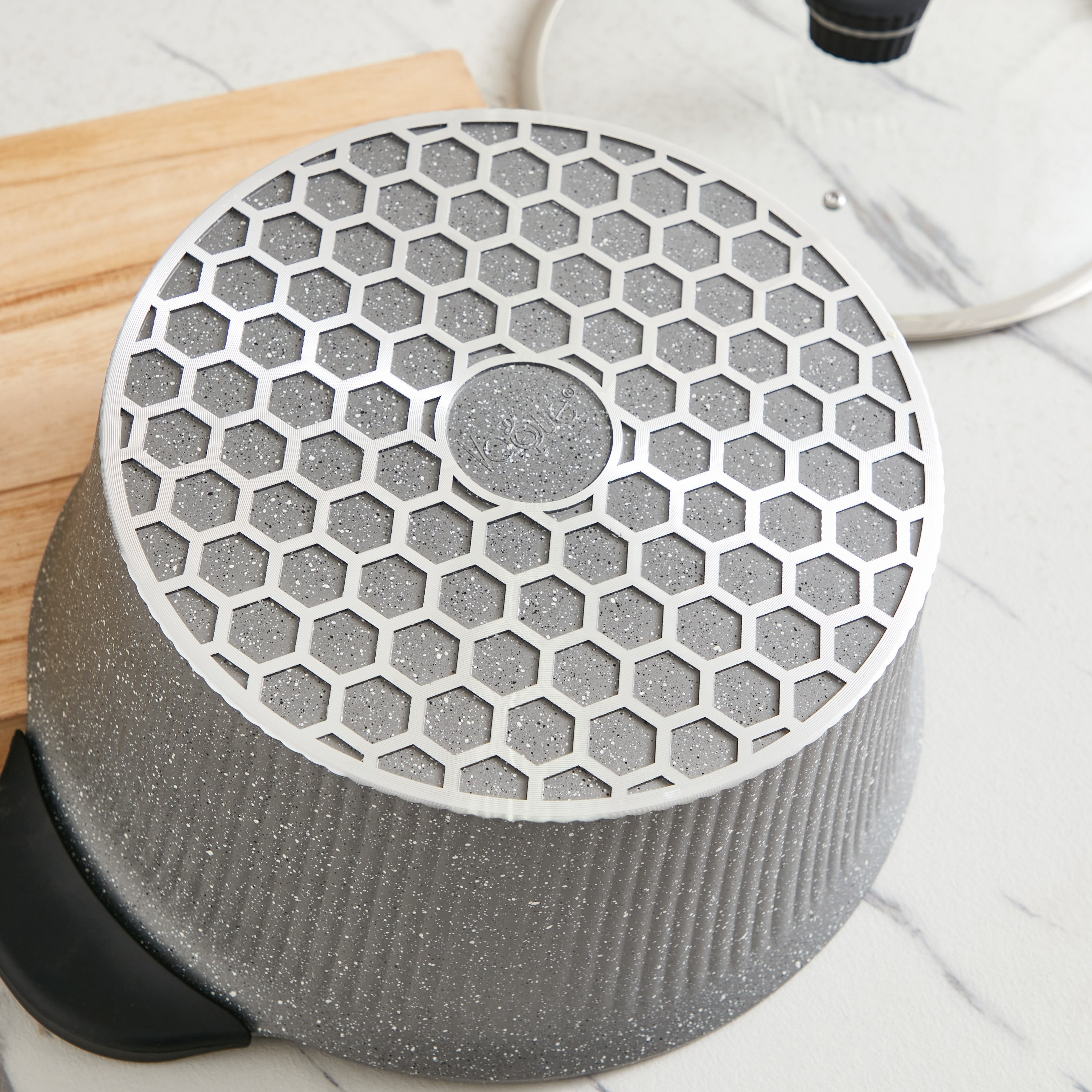 قدر طهي مصبوب من تريندي - 32 سم-hbxhomeware-hbxkitchen-image-5