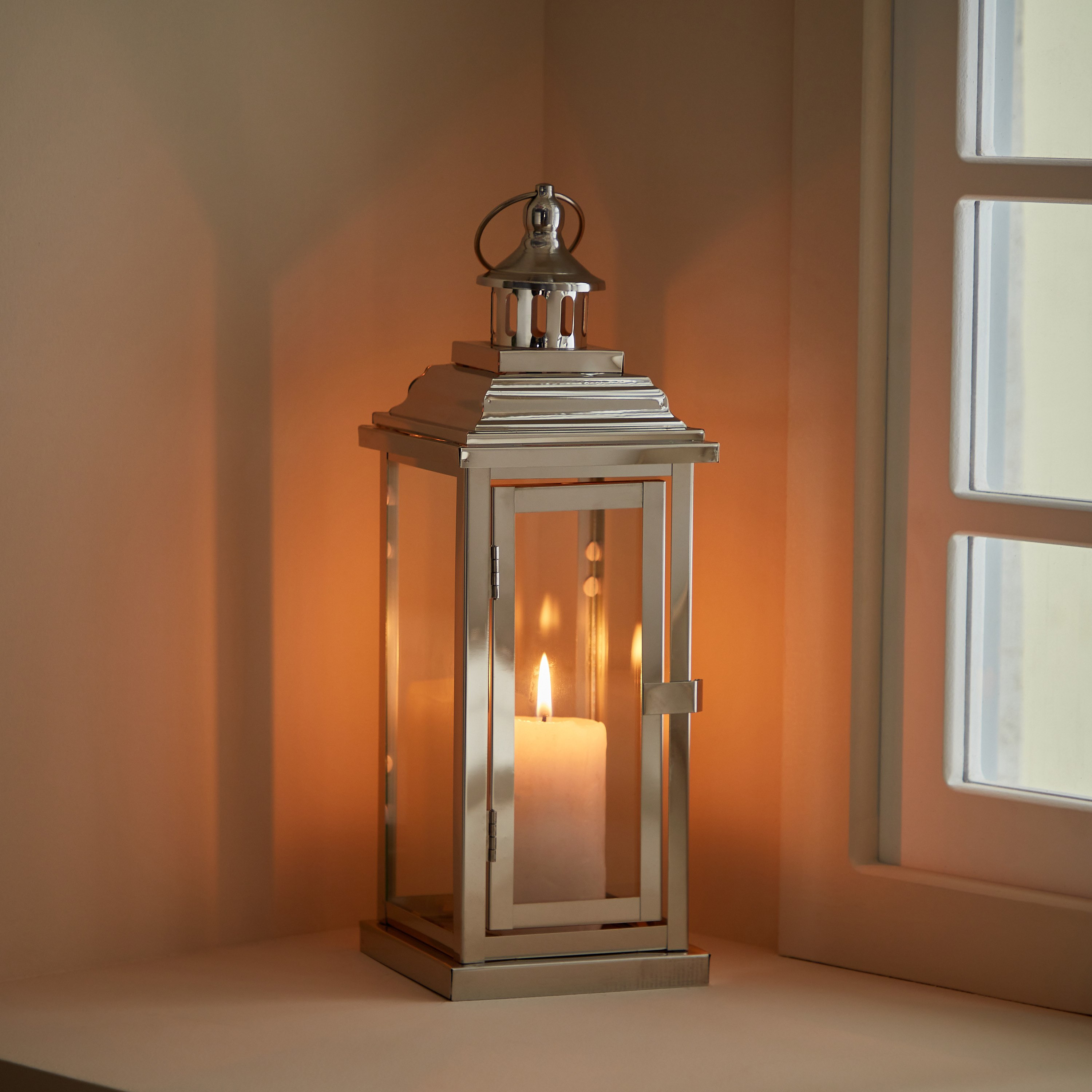 فانوس معدني بحامل شموع فوتيف زجاج شفاف من ناز - 13x13x37.5 سم-hbxdecorandfurnishings-homeaccessories-lanterns-image-2