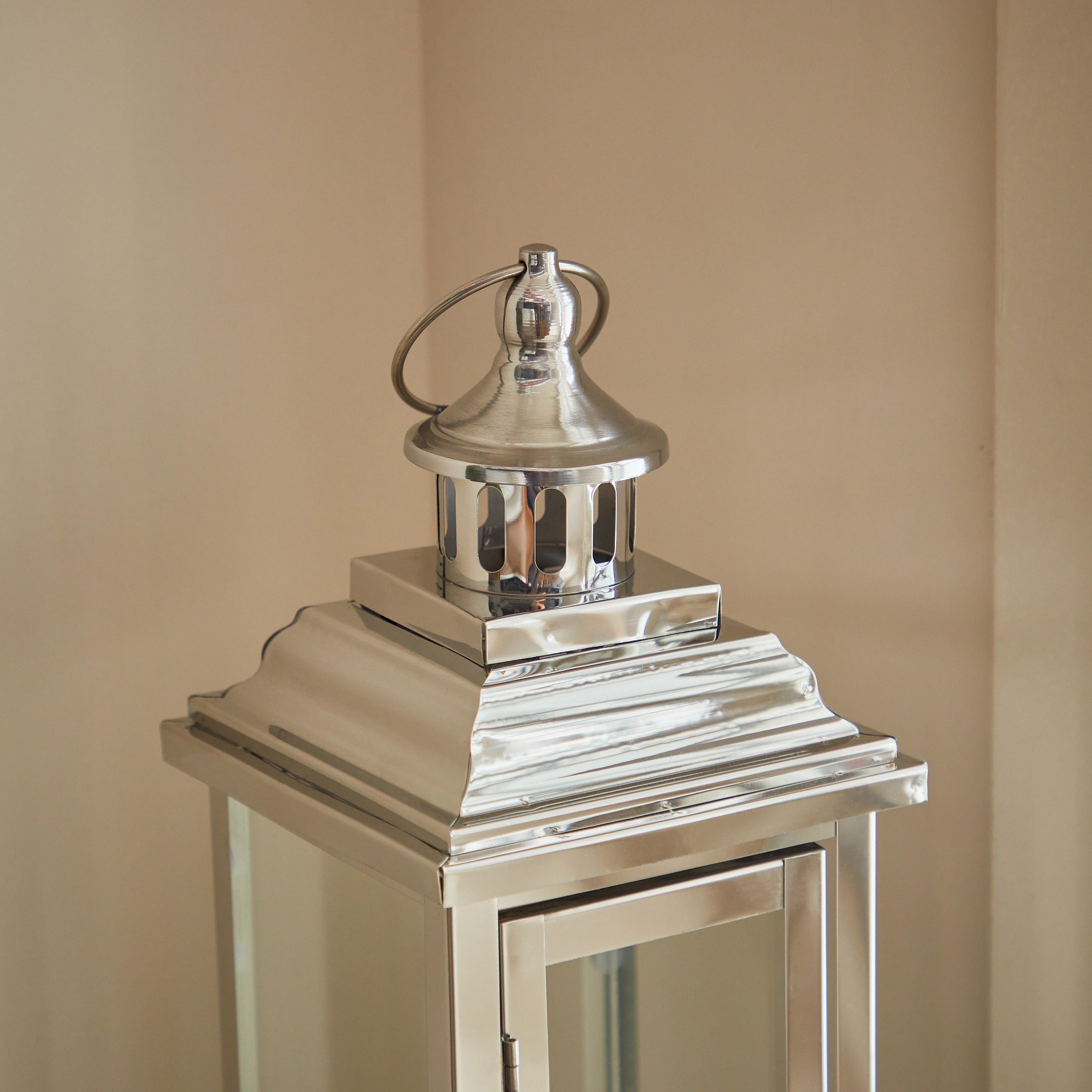 فانوس معدني بحامل شموع فوتيف زجاج شفاف من ناز - 13x13x37.5 سم-hbxdecorandfurnishings-homeaccessories-lanterns-image-3