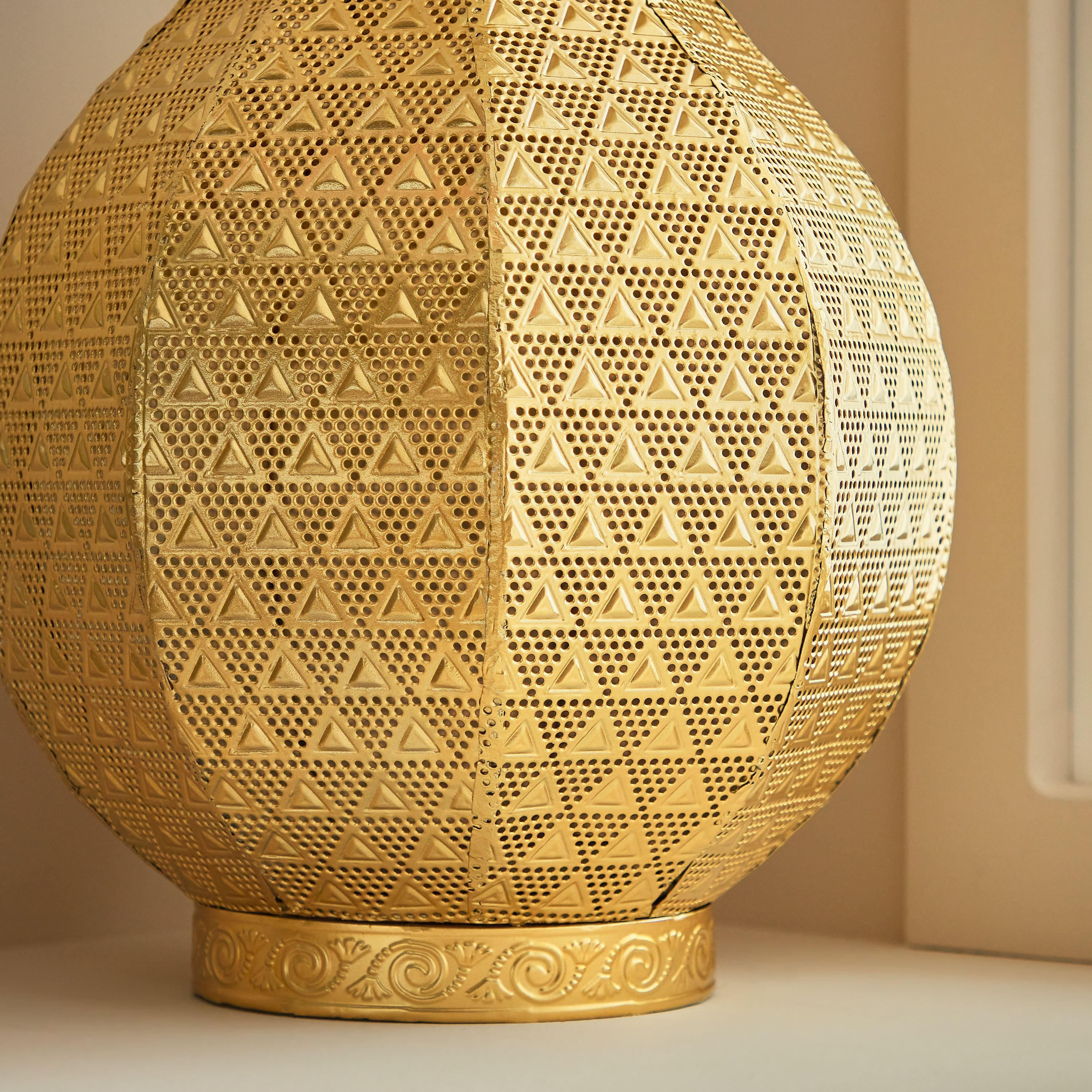 فانوس معدن من ناز - 28x28x47 سم-hbxdecorandfurnishings-homeaccessories-lanterns-image-4