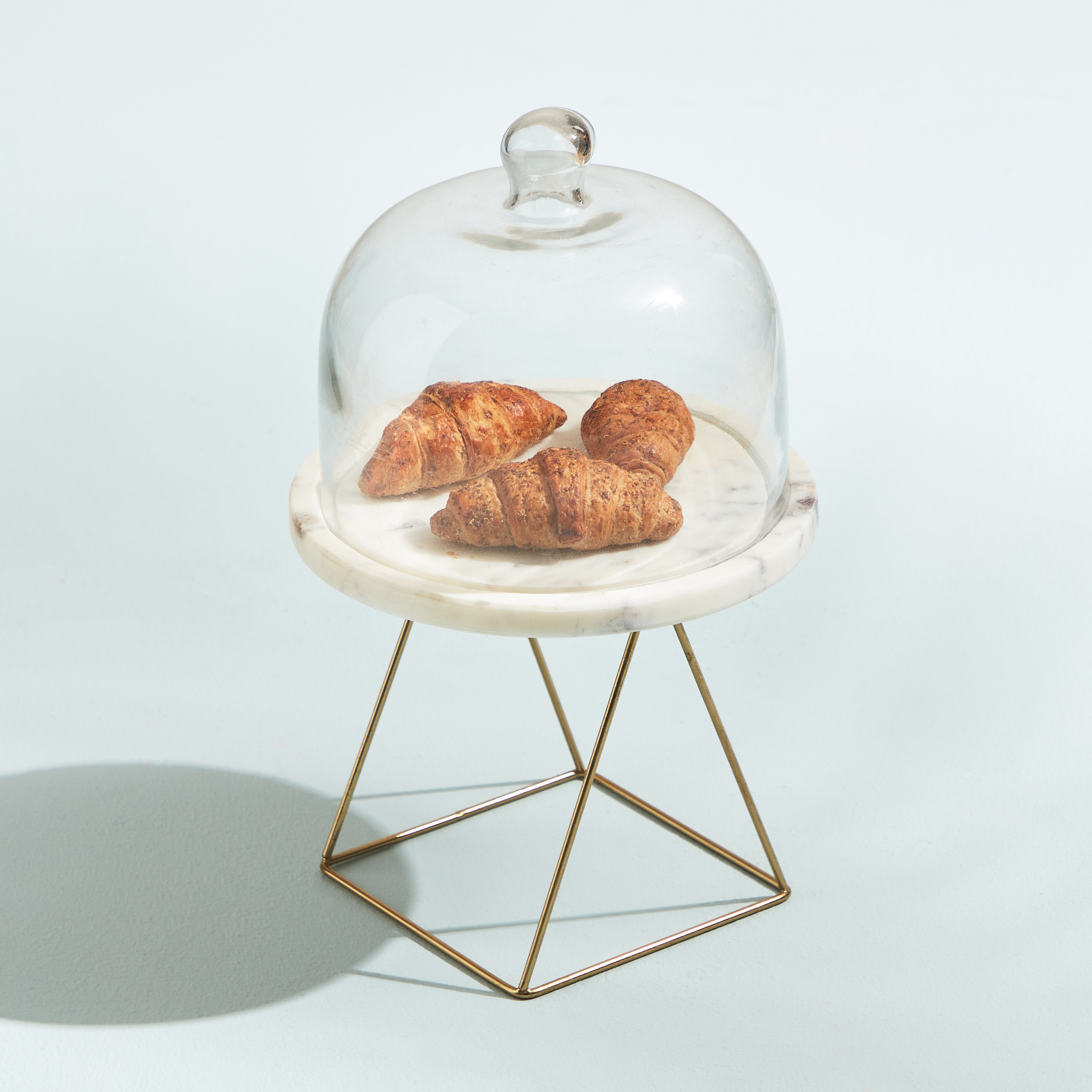 حامل كيك رخام مع قبة من بيانكا-hbxdecorandfurnishings-tabletop-serveware-image-1