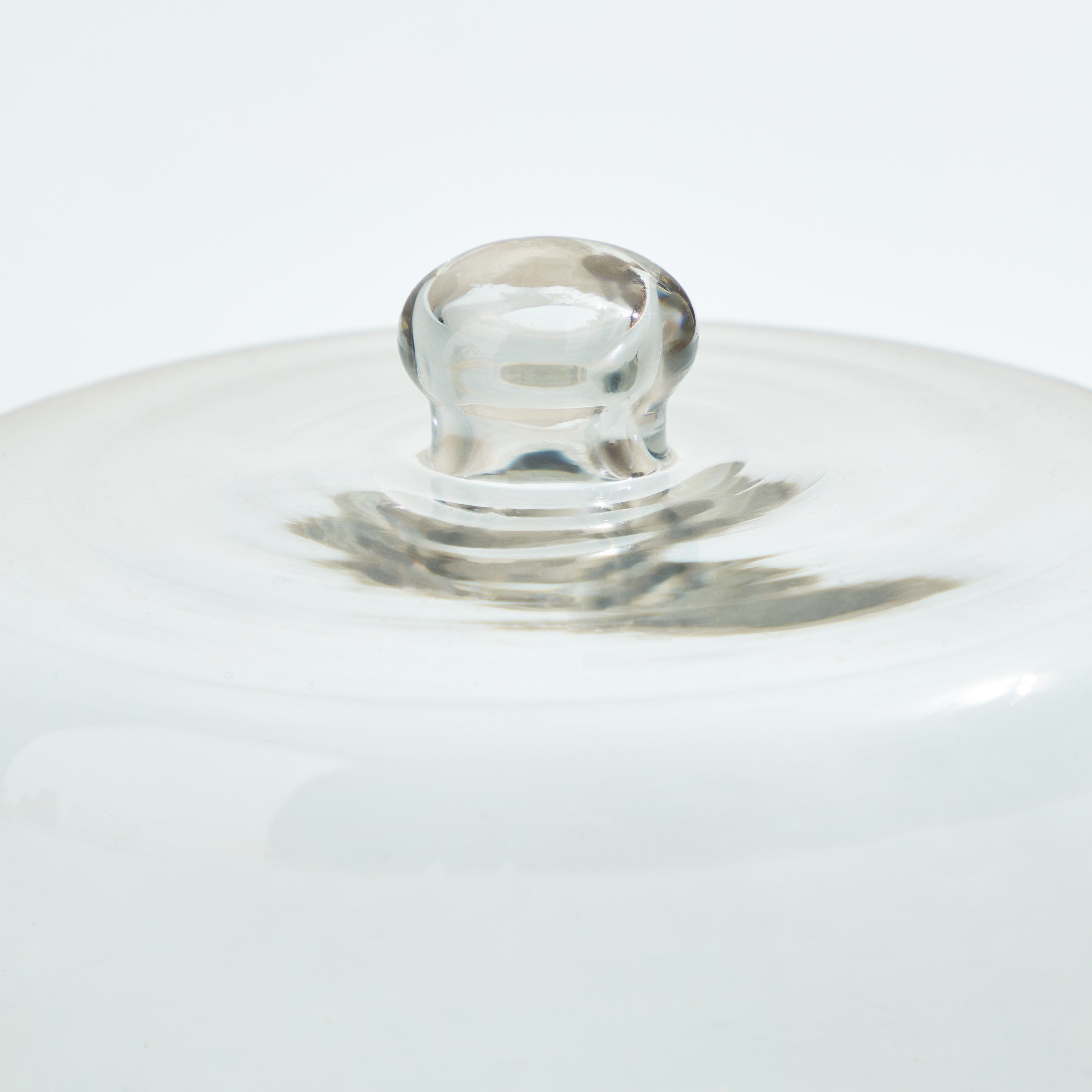 خادم رخامي مع عطاء زجاجي من بيانكا-hbxdecorandfurnishings-tabletop-serveware-image-3