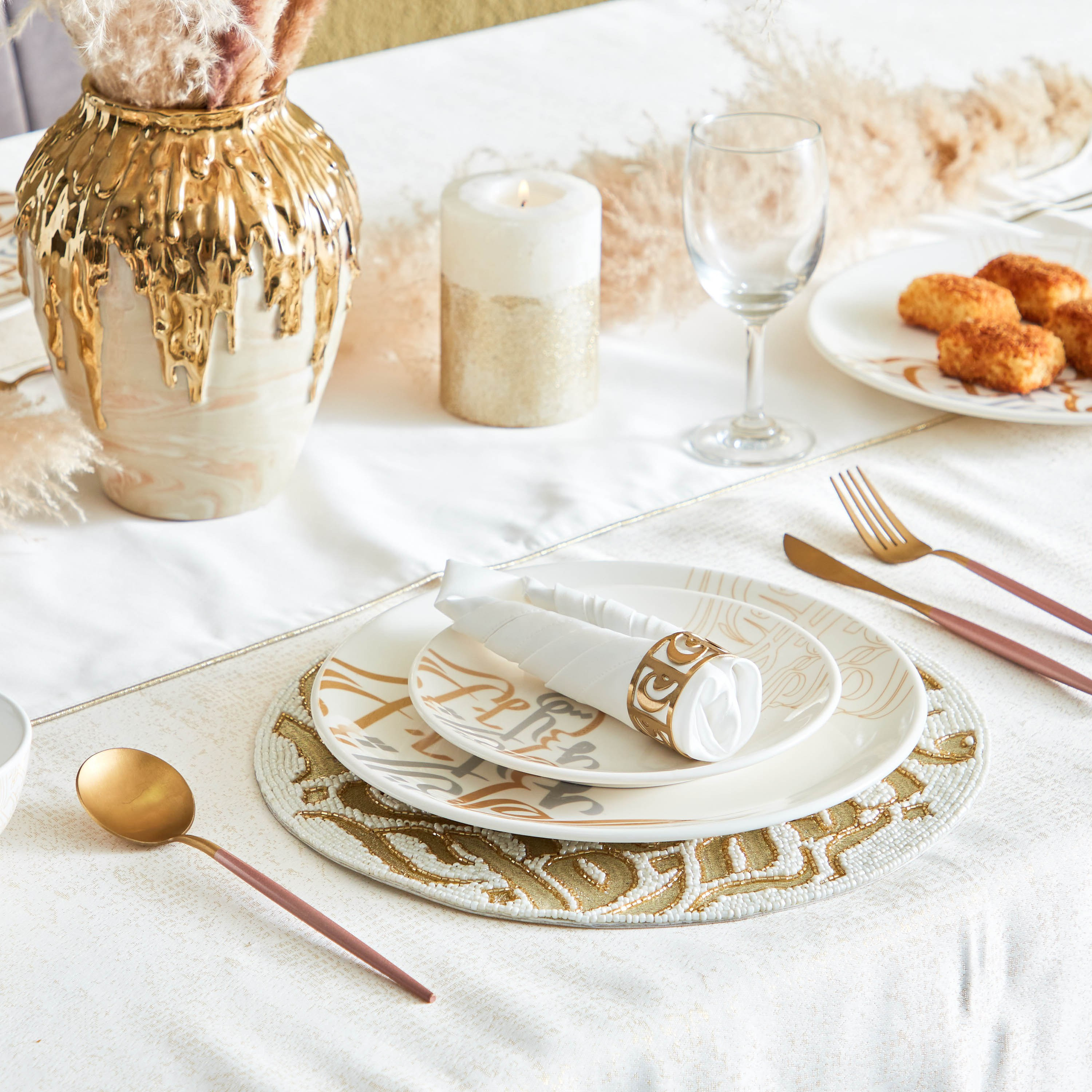 لبادة صحون مستديرة مزيّنة بالخرز من كاليجرافي - 30 سم-hbxdecorandfurnishings-homefurnishings-tablelinens-image-4