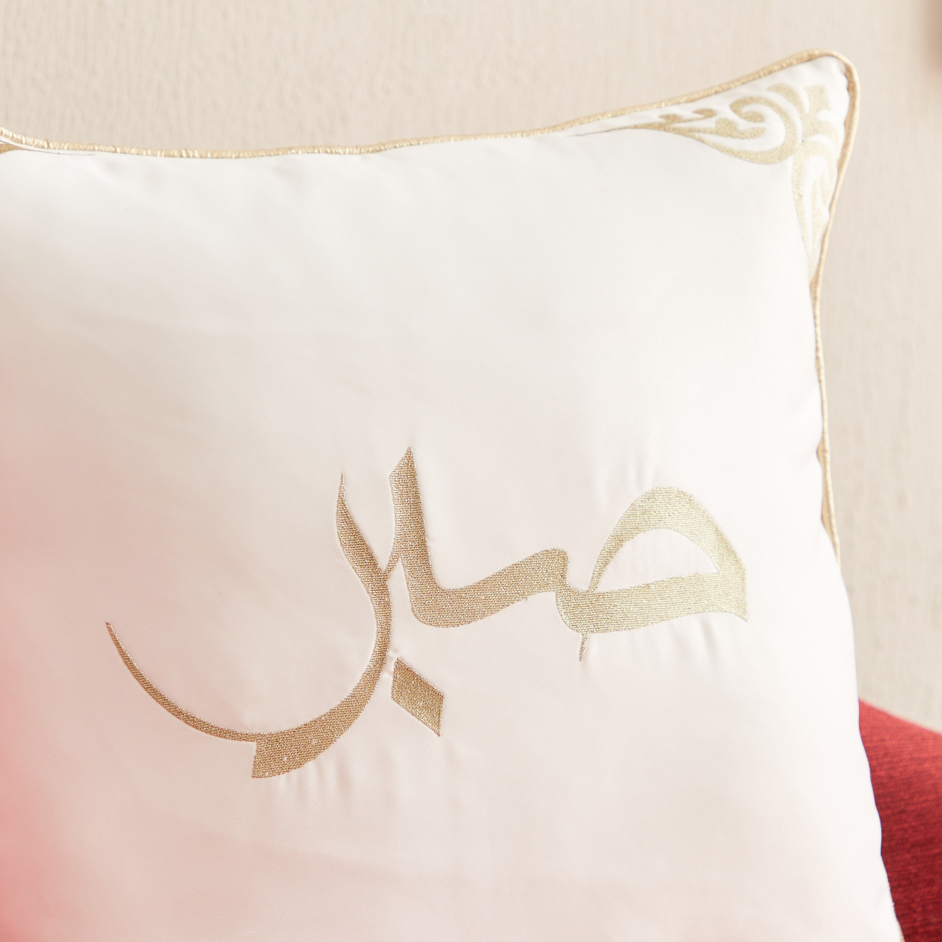وسادة محشوة مطرزة من كاليجرافي - 45x45 سم-hbxlivingroom-furnishings-cushionsandcovers-filledcushions-image-2