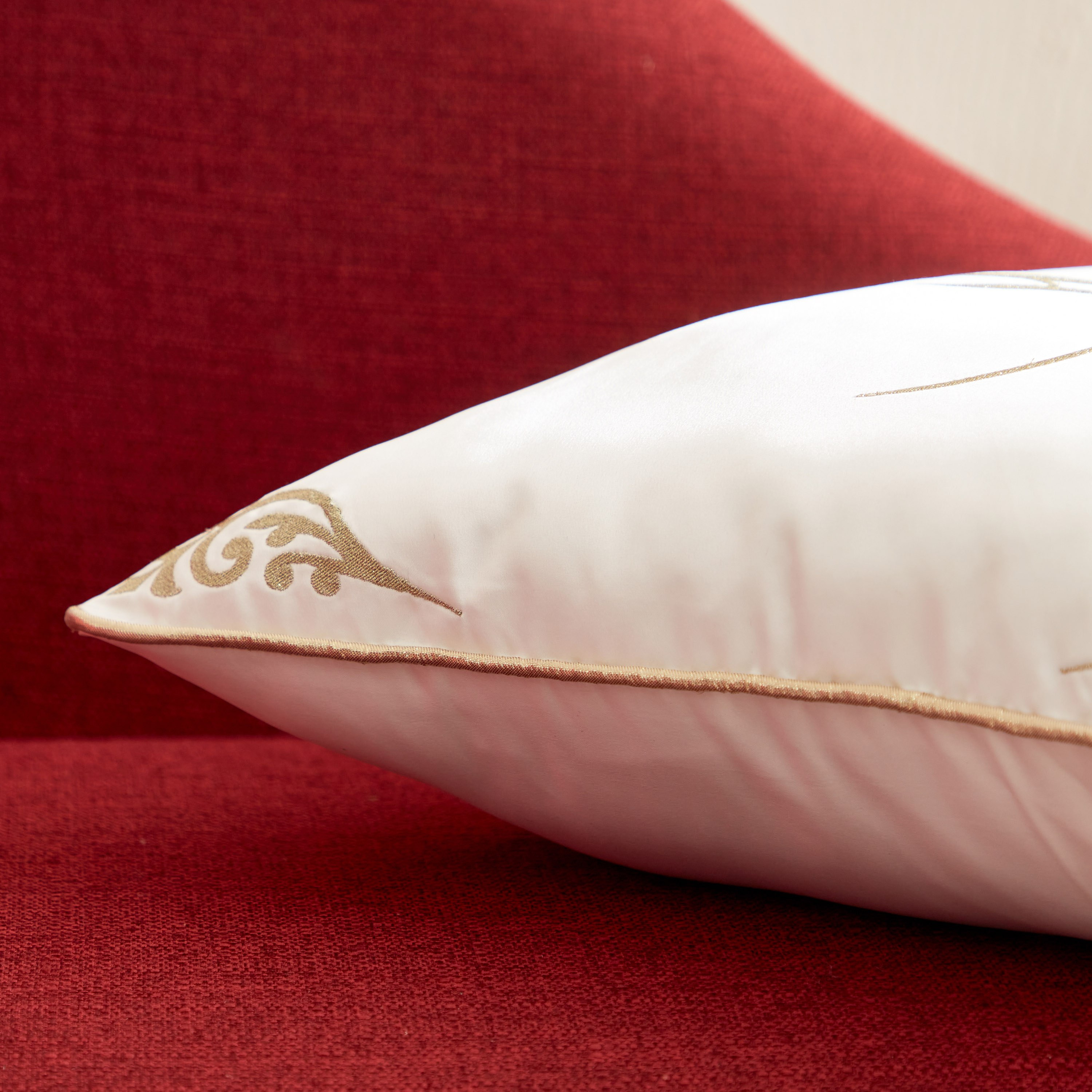 وسادة محشوة مطرزة من كاليجرافي - 45x45 سم-hbxlivingroom-furnishings-cushionsandcovers-filledcushions-image-3