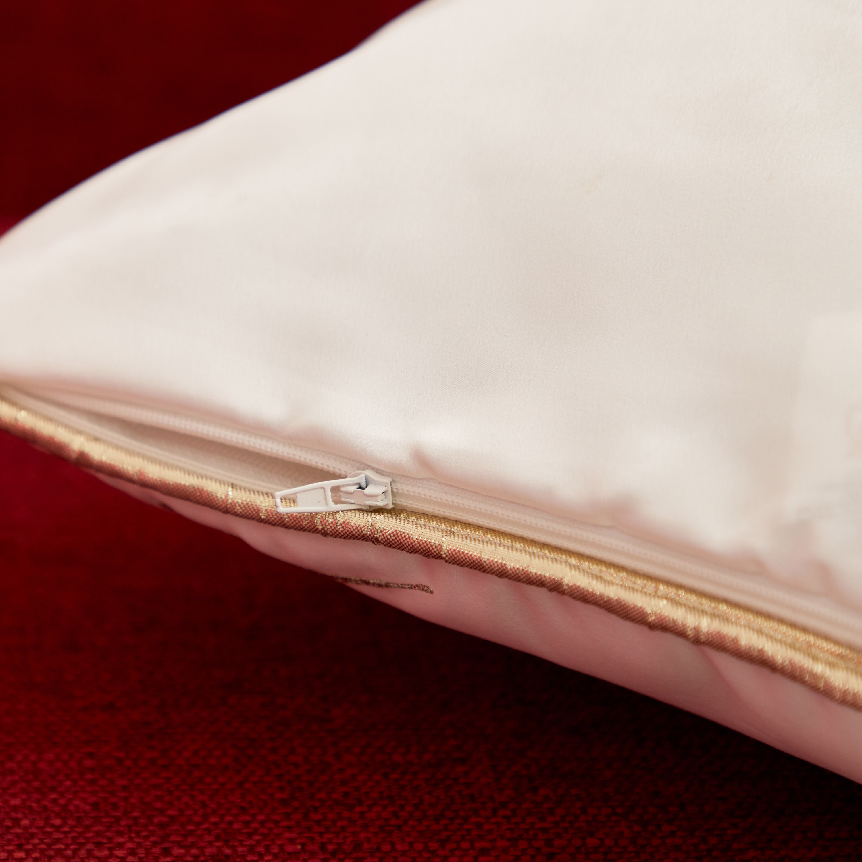 وسادة محشوة مطرزة من كاليجرافي - 45x45 سم-hbxlivingroom-furnishings-cushionsandcovers-filledcushions-image-4