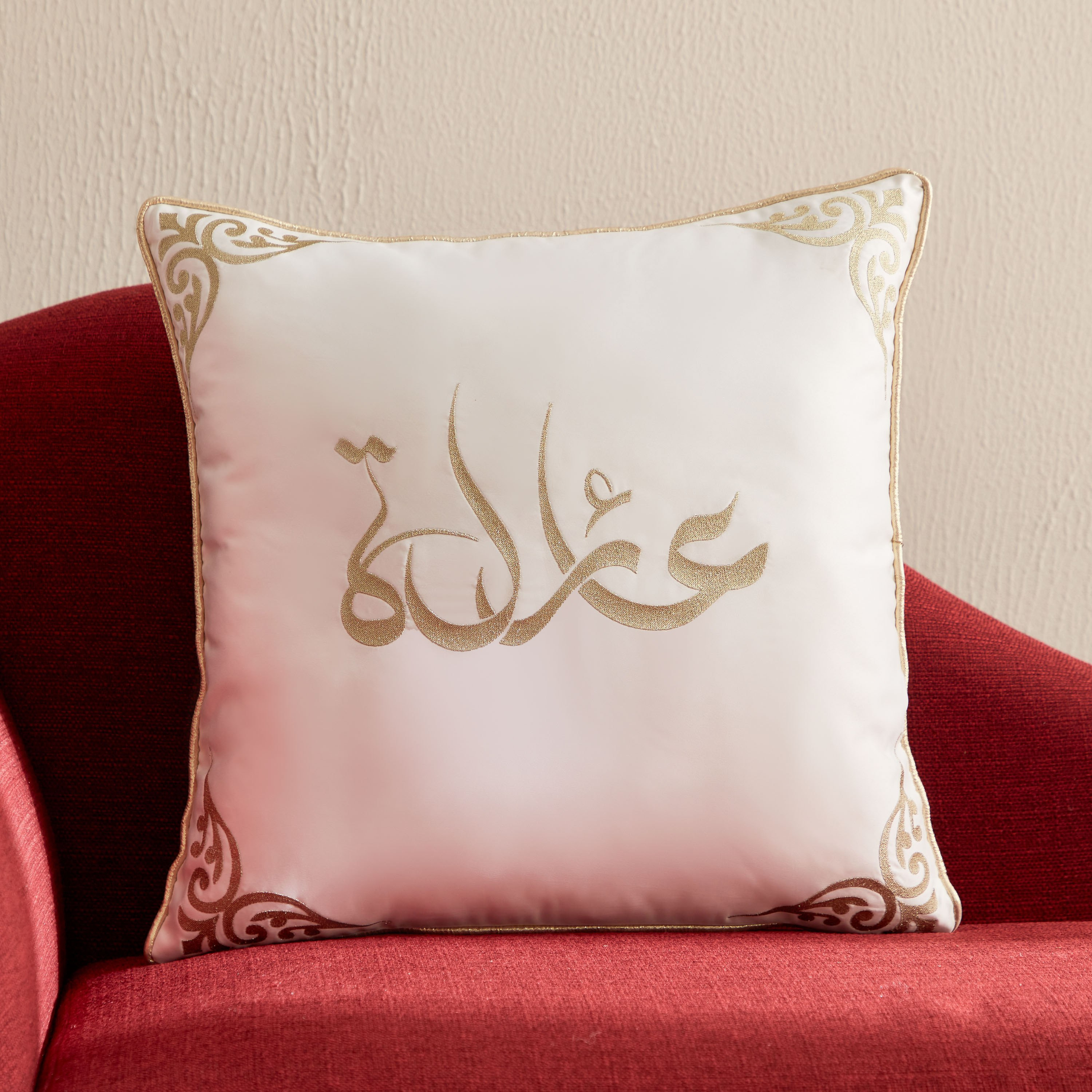 وسادة محشوة مطرزة من كاليجرافي - 45x45 سم-hbxlivingroom-furnishings-cushionsandcovers-filledcushions-image-1