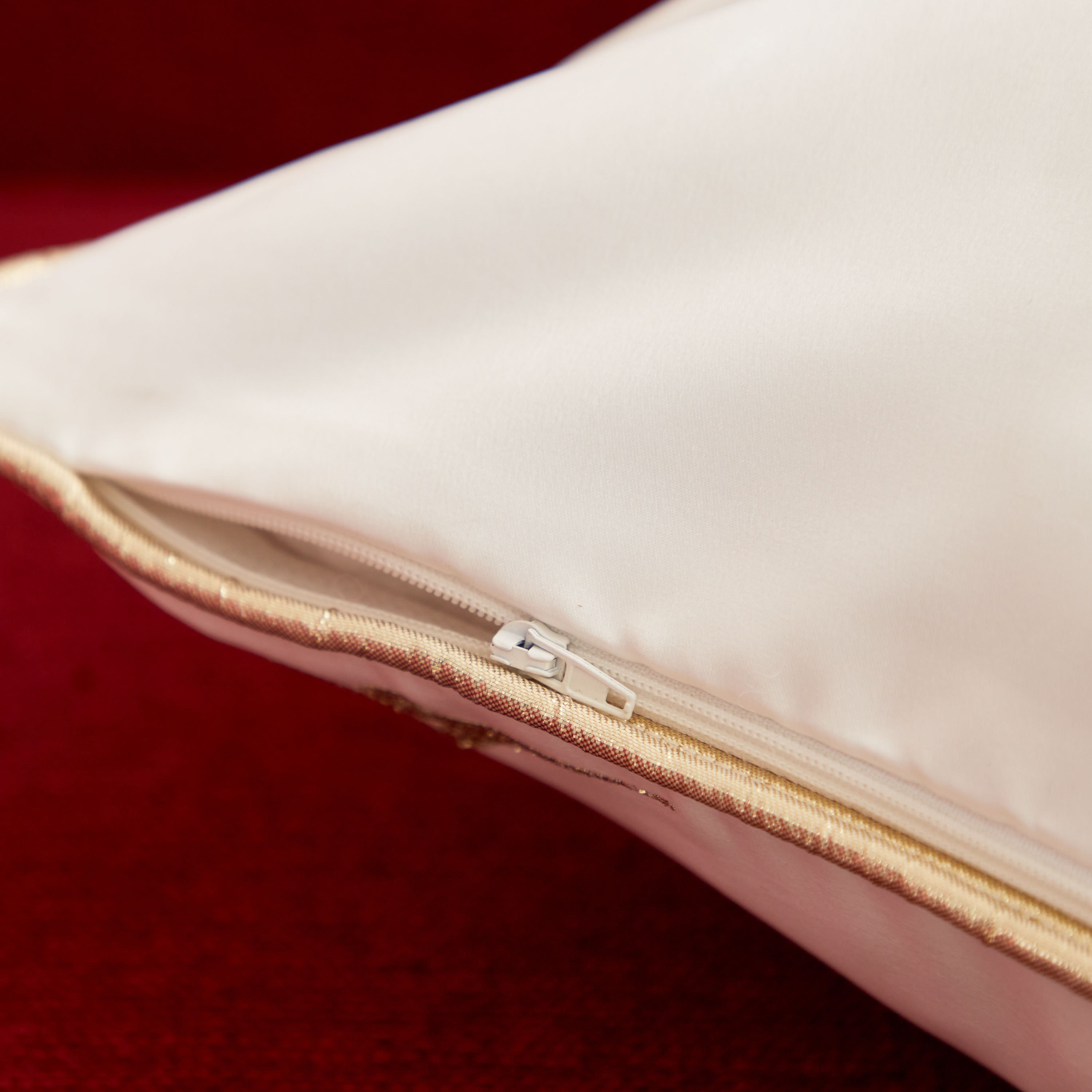 وسادة محشوة مطرزة من كاليجرافي - 45x45 سم-hbxlivingroom-furnishings-cushionsandcovers-filledcushions-image-4
