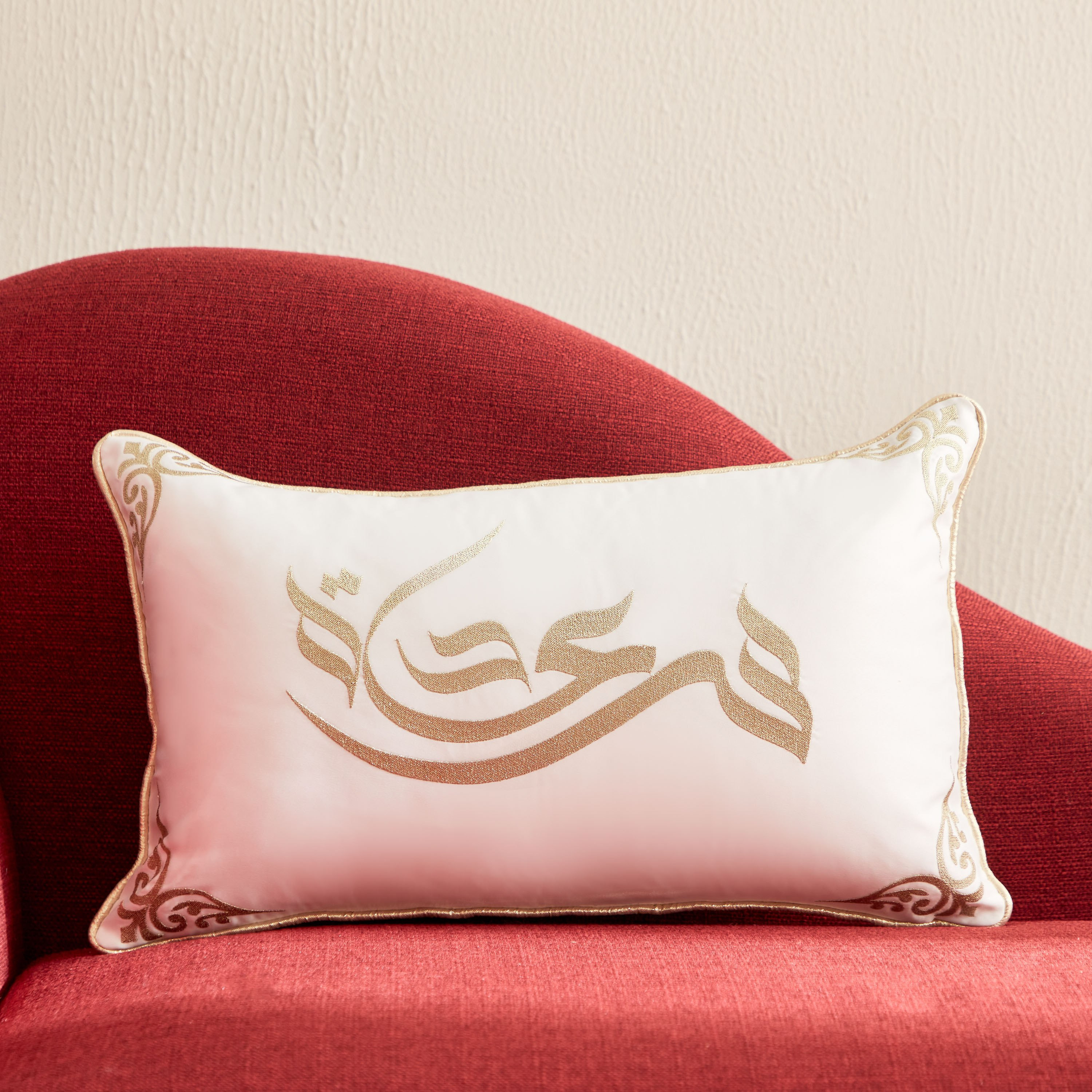 وسادة محشوة مطرزة من كاليجرافي- 30x50 سم-hbxlivingroom-furnishings-cushionsandcovers-filledcushions-image-1