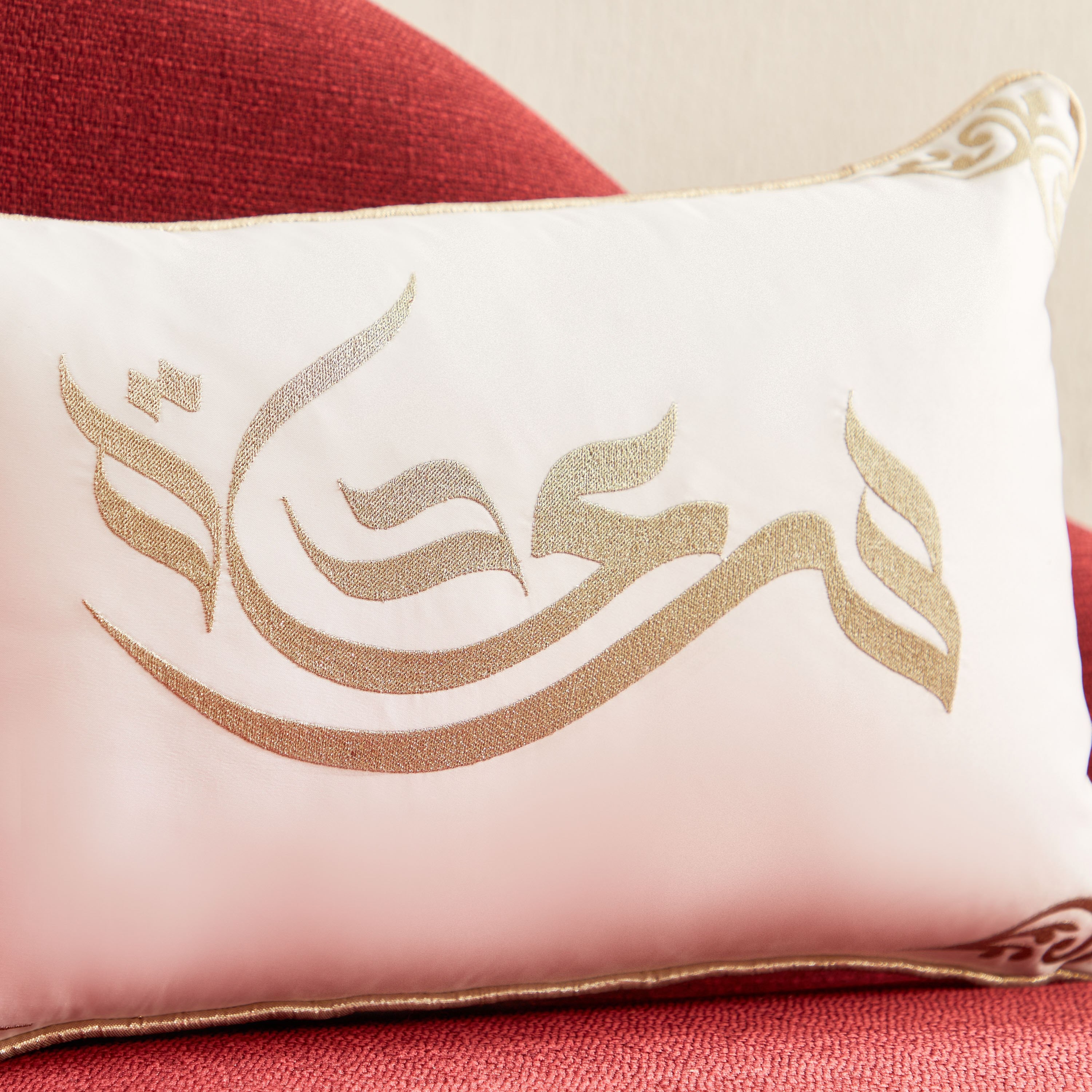 وسادة محشوة مطرزة من كاليجرافي- 30x50 سم-hbxlivingroom-furnishings-cushionsandcovers-filledcushions-image-2