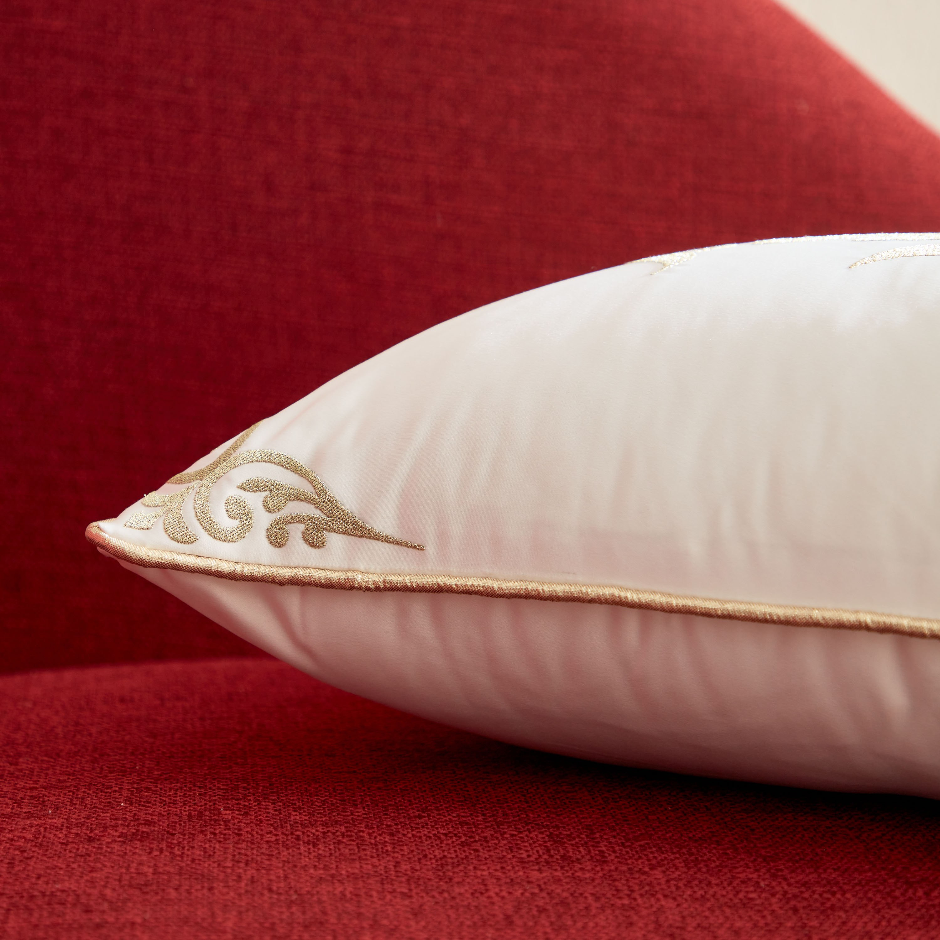 وسادة محشوة مطرزة من كاليجرافي- 30x50 سم-hbxlivingroom-furnishings-cushionsandcovers-filledcushions-image-3