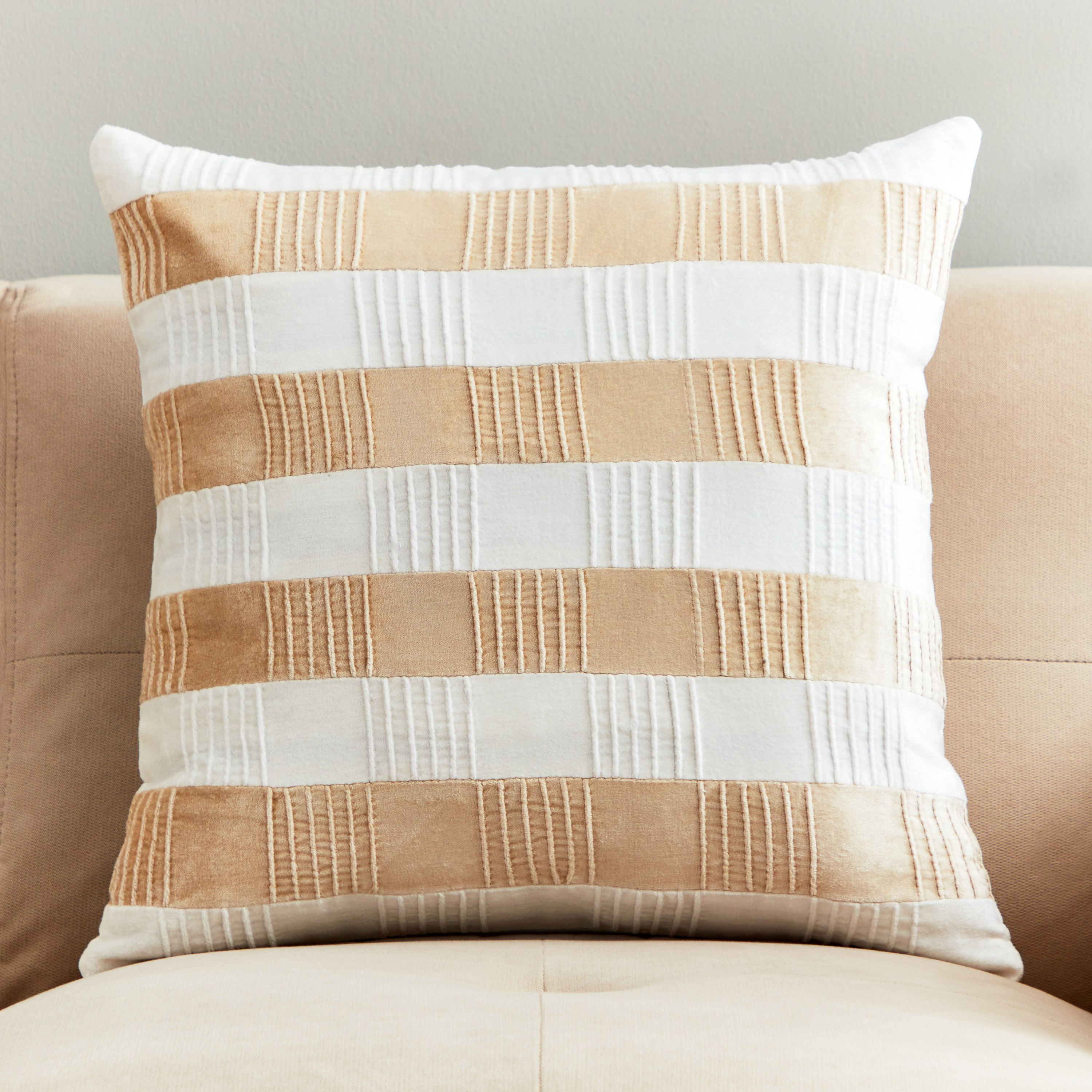غطاء وسادة مخطط بكشكش من بيترا بيرتي - 45x45 سم-hbxhomeware-cushionsandcovers-cushioncovers-image-1