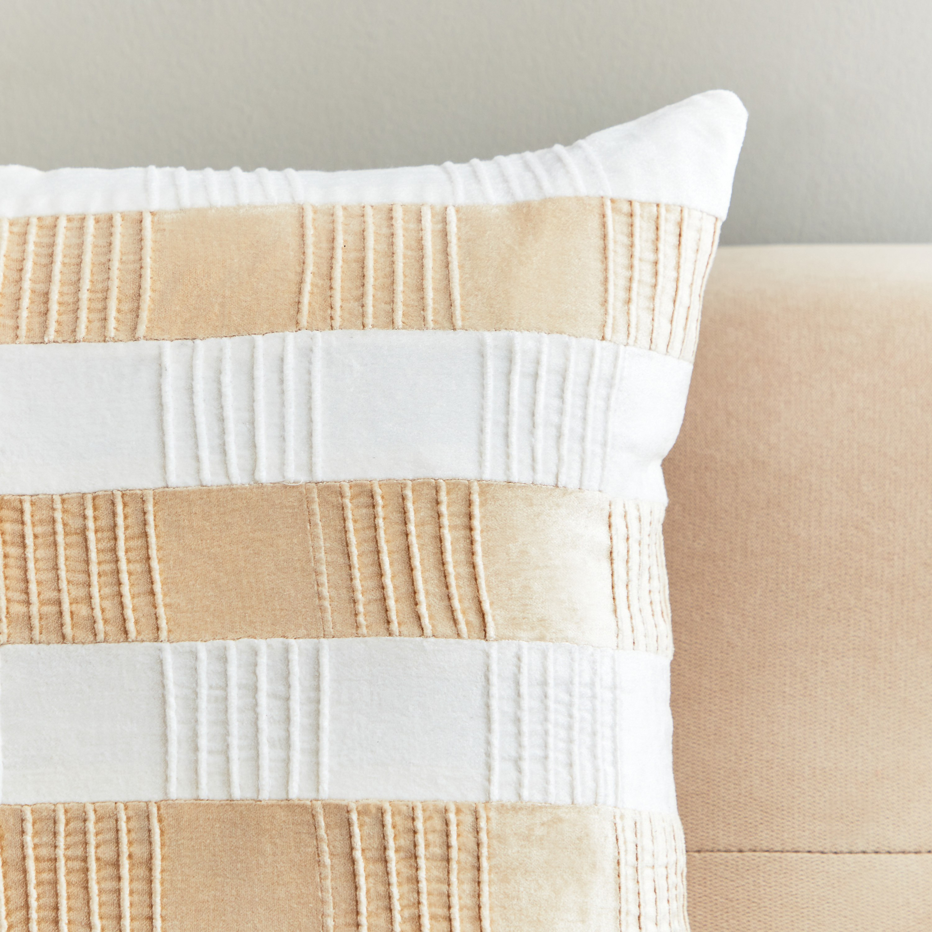 غطاء وسادة مخطط بكشكش من بيترا بيرتي - 45x45 سم-hbxhomeware-cushionsandcovers-cushioncovers-image-2