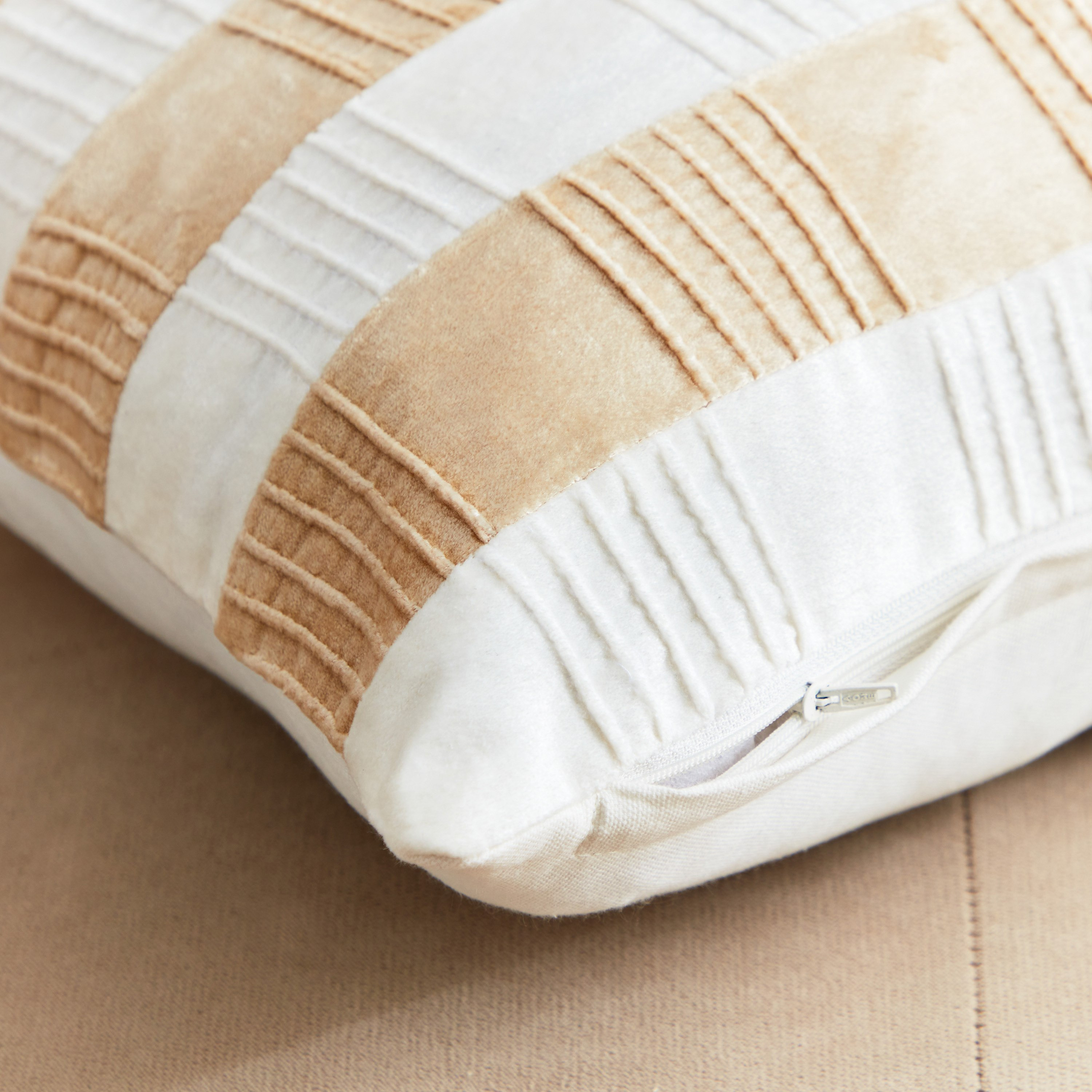 غطاء وسادة مخطط بكشكش من بيترا بيرتي - 45x45 سم-hbxhomeware-cushionsandcovers-cushioncovers-image-3