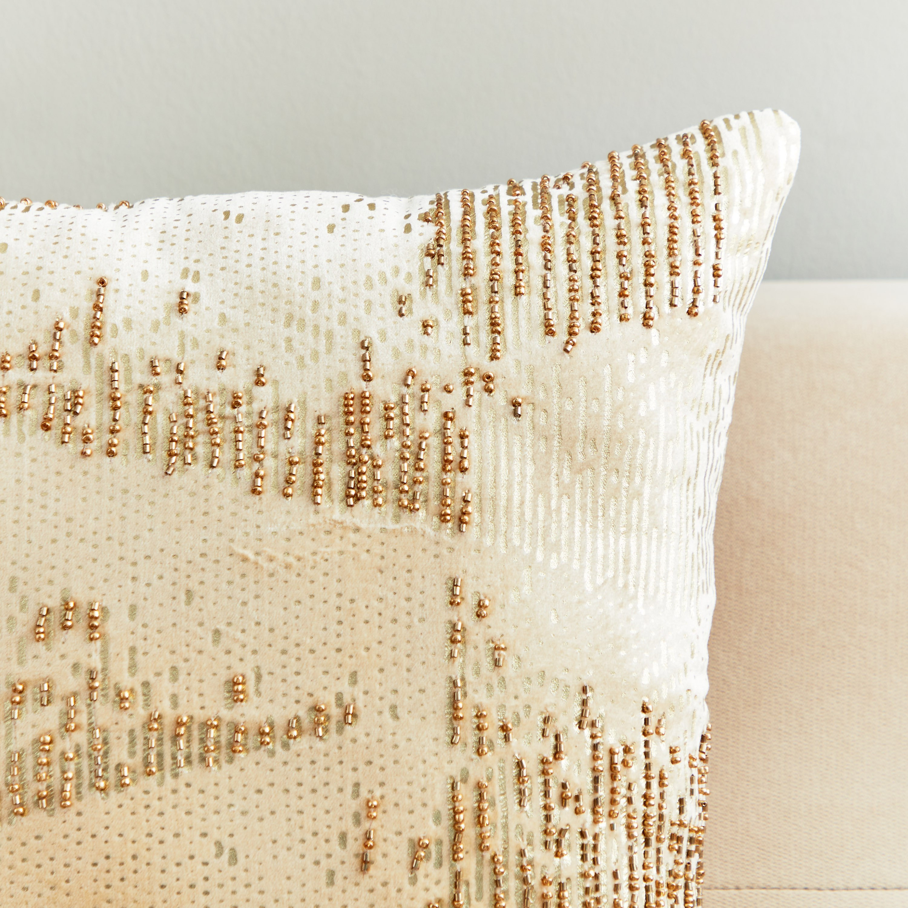 غطاء وسادة مزيّن بالفويل من بيترا بيرتي - 45x45 سم-hbxhomeware-cushionsandcovers-cushioncovers-image-2