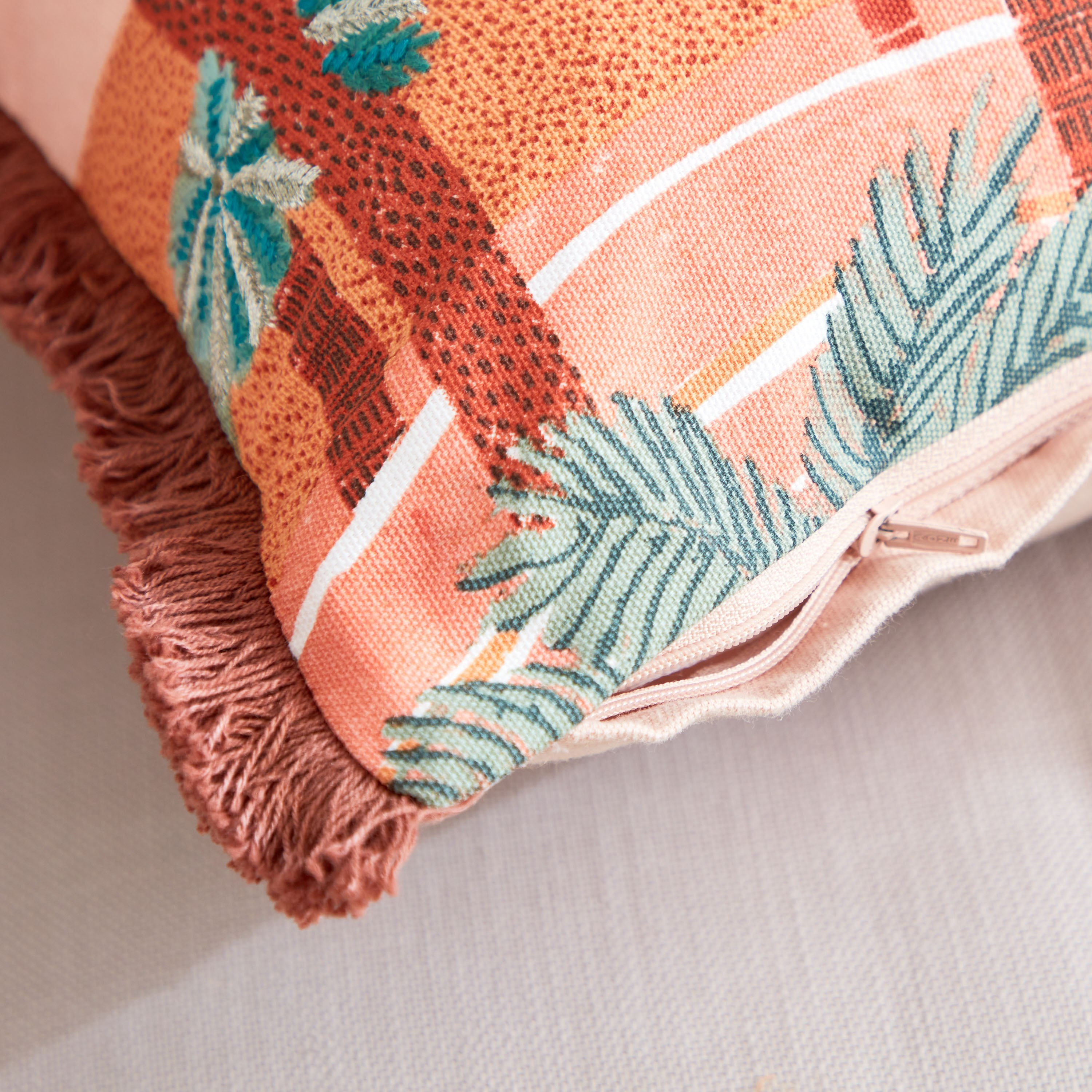 وسادة محشوة بطبعات من خورشيد فيستا - 50x30 سم-hbxlivingroom-furnishings-cushionsandcovers-filledcushions-image-3