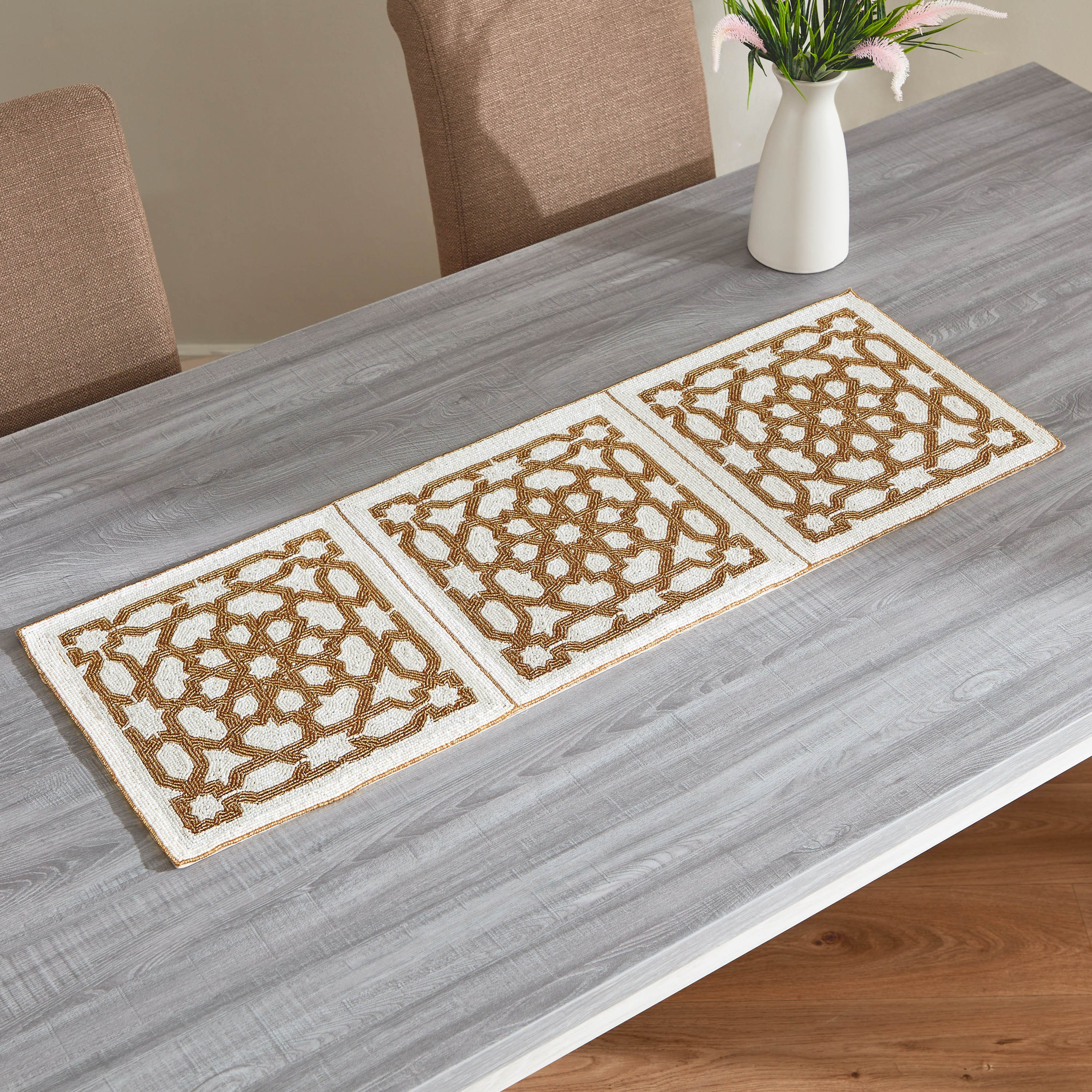 مفرش طاولة مزين بالخرز من ماركازي - 33x100 سم-hbxdecorandfurnishings-homefurnishings-tablelinens-image-1
